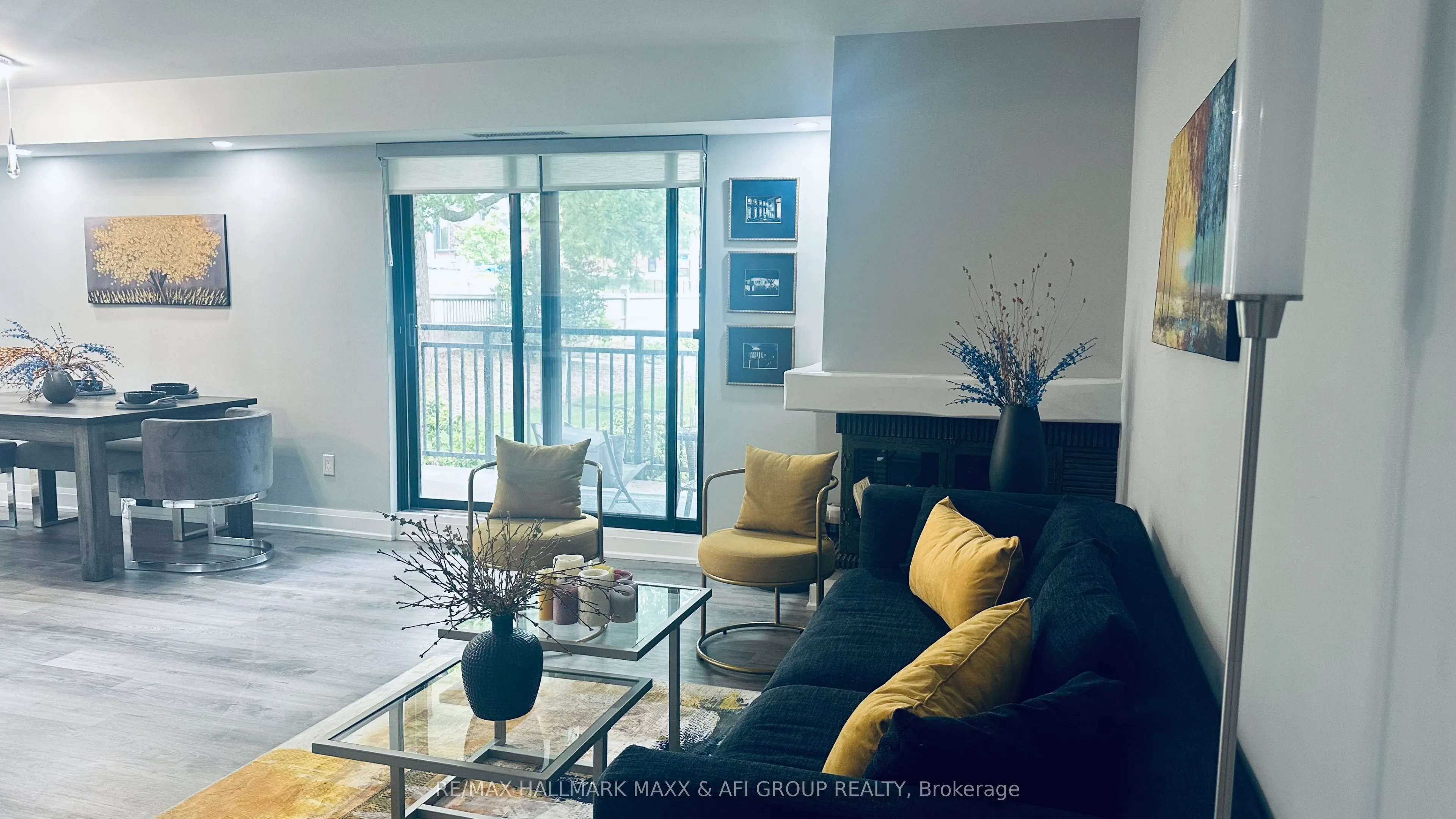 15390 Yonge Street #201