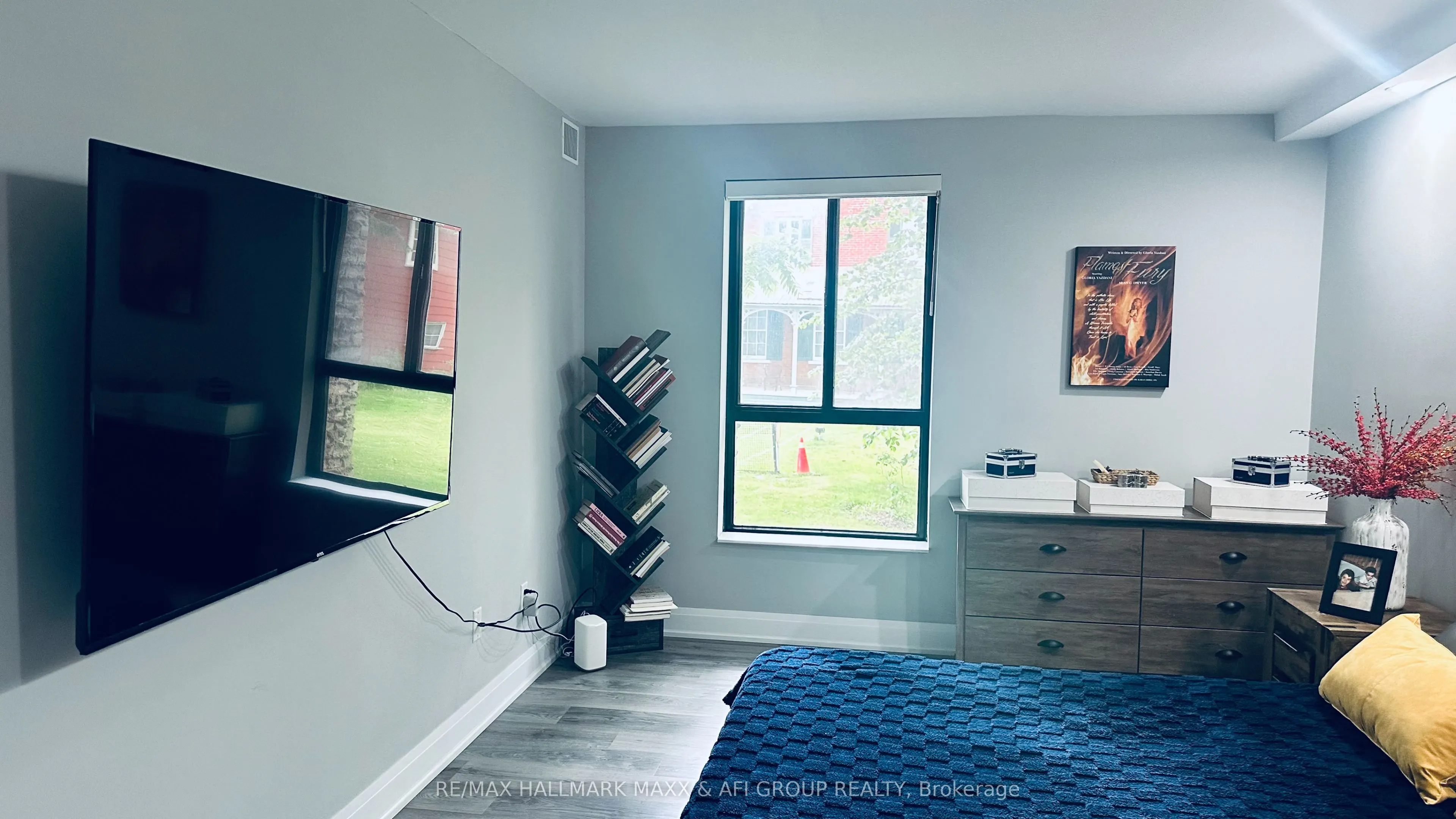15390 Yonge Street #201
