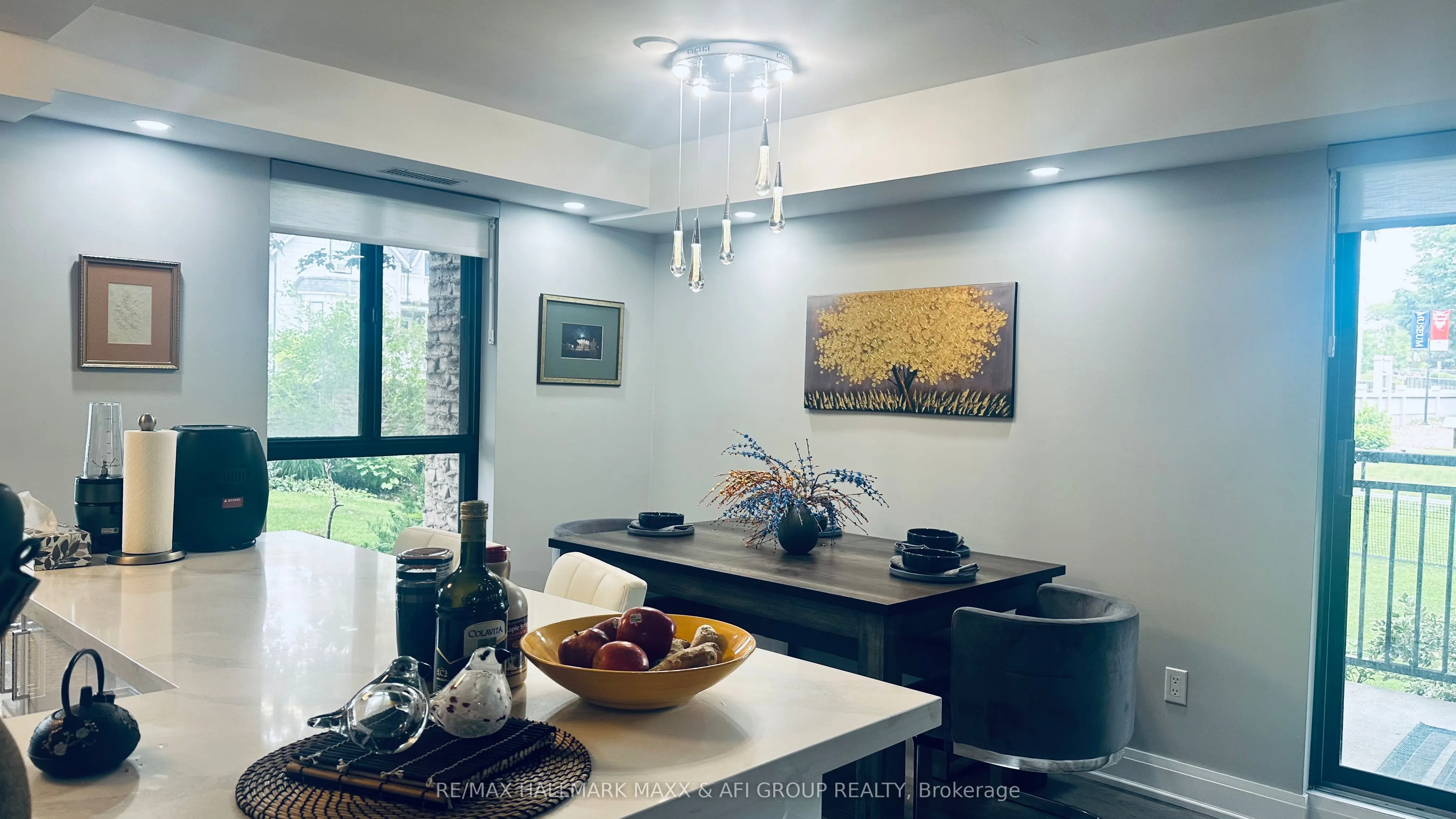 15390 Yonge Street #201