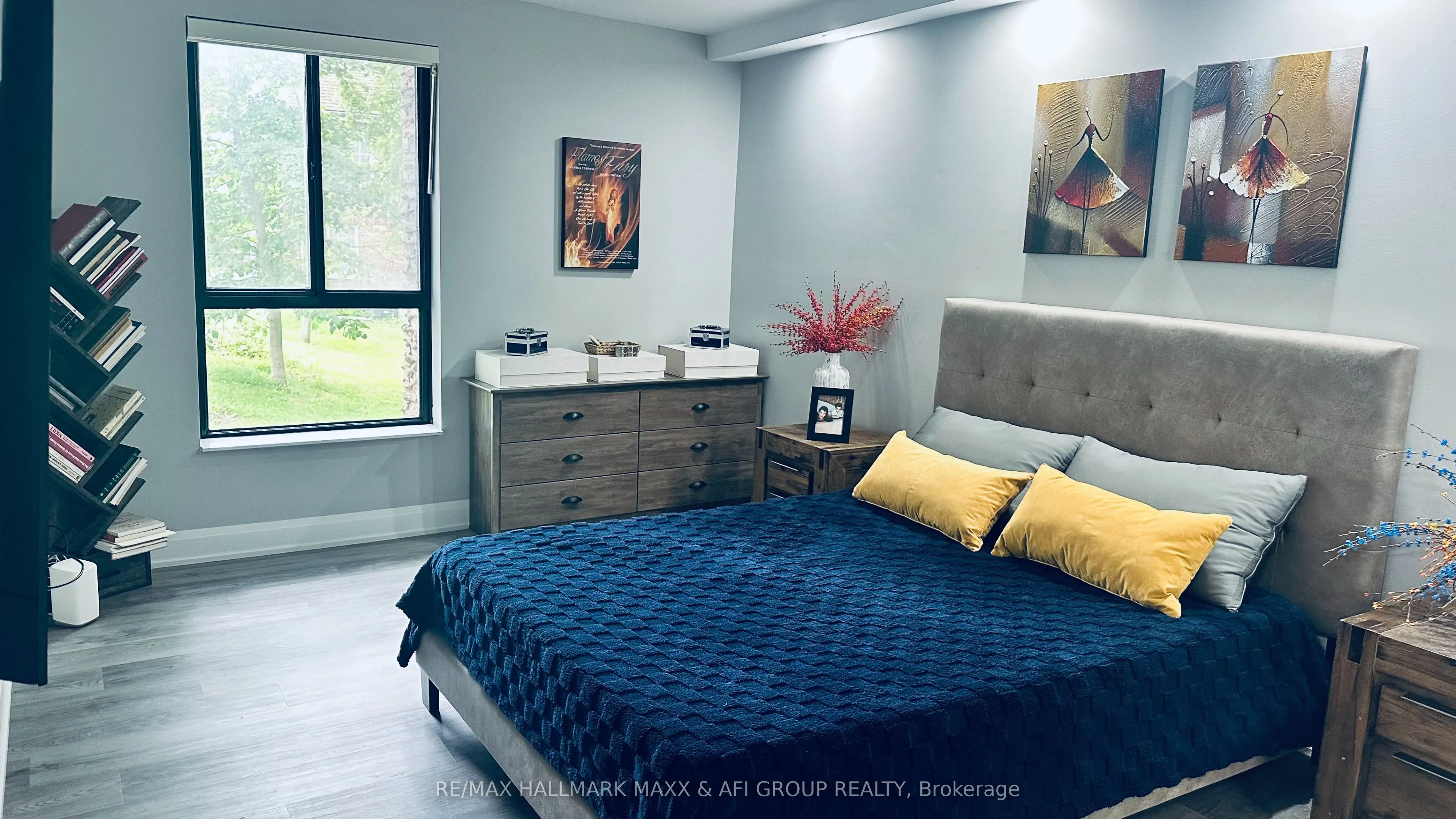 15390 Yonge Street #201