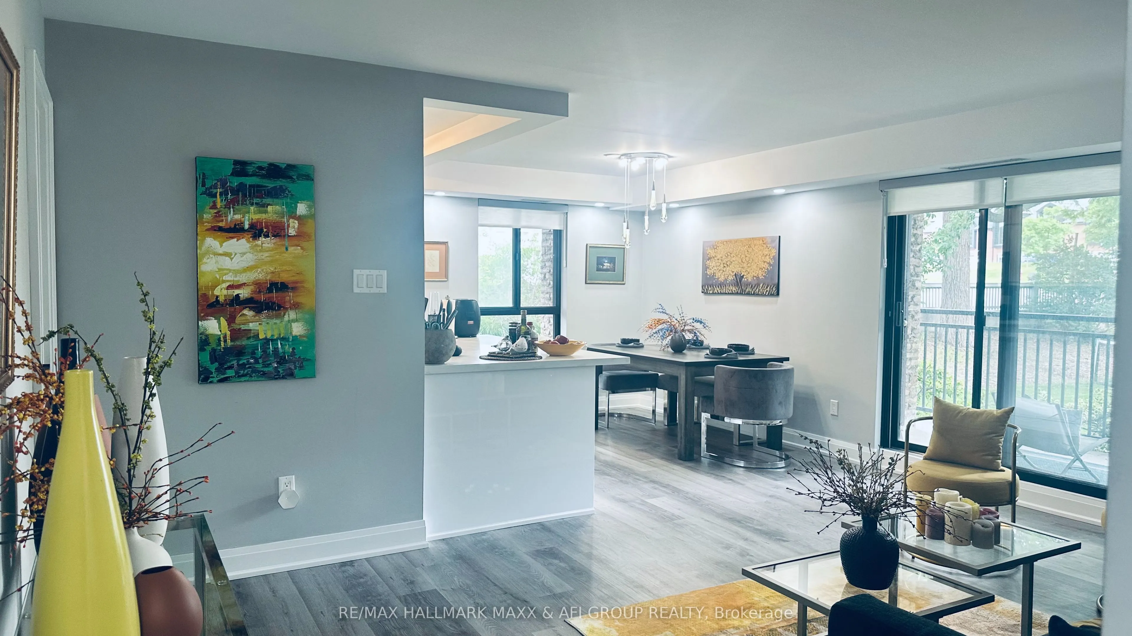 15390 Yonge Street #201