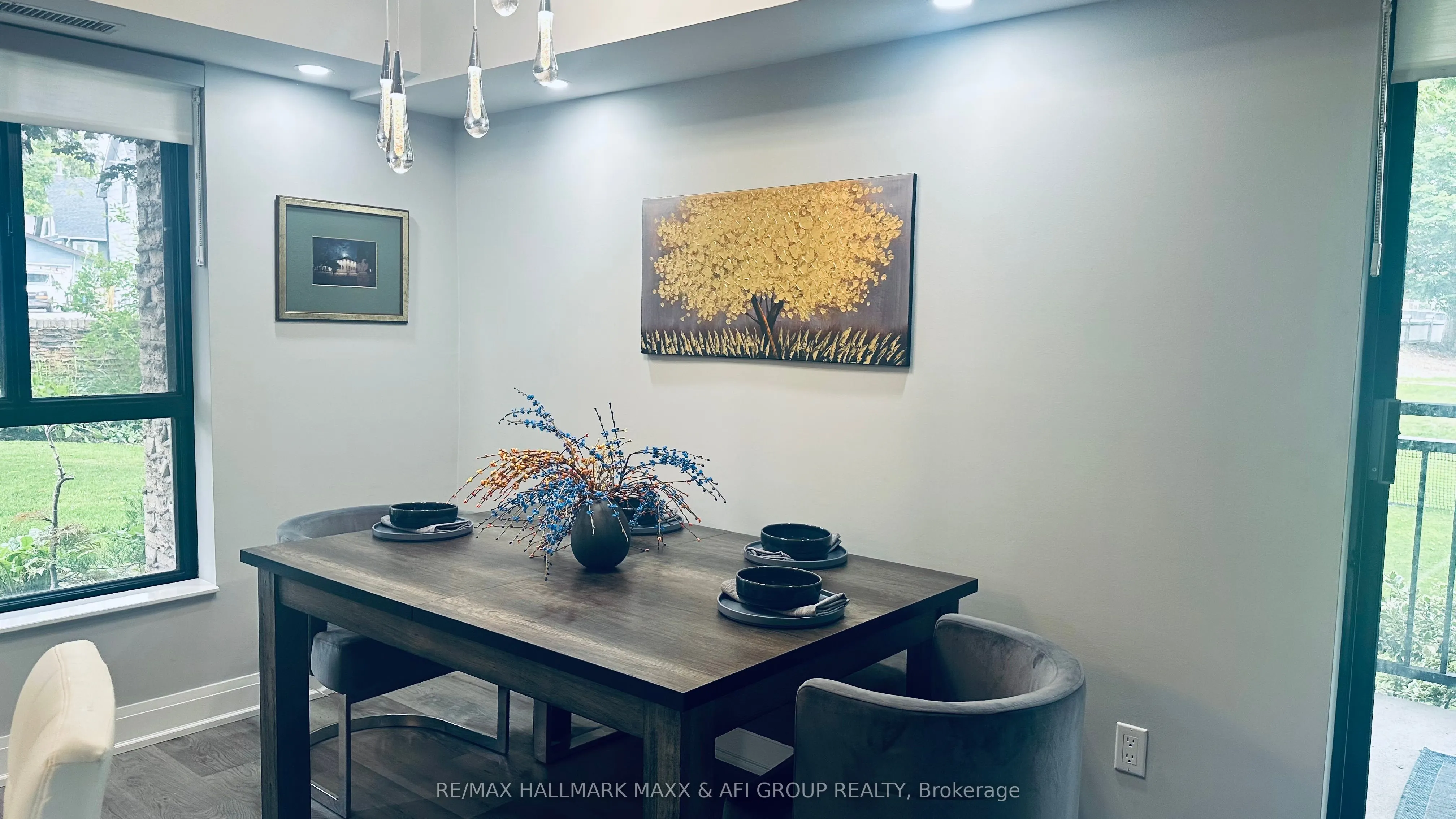 15390 Yonge Street #201