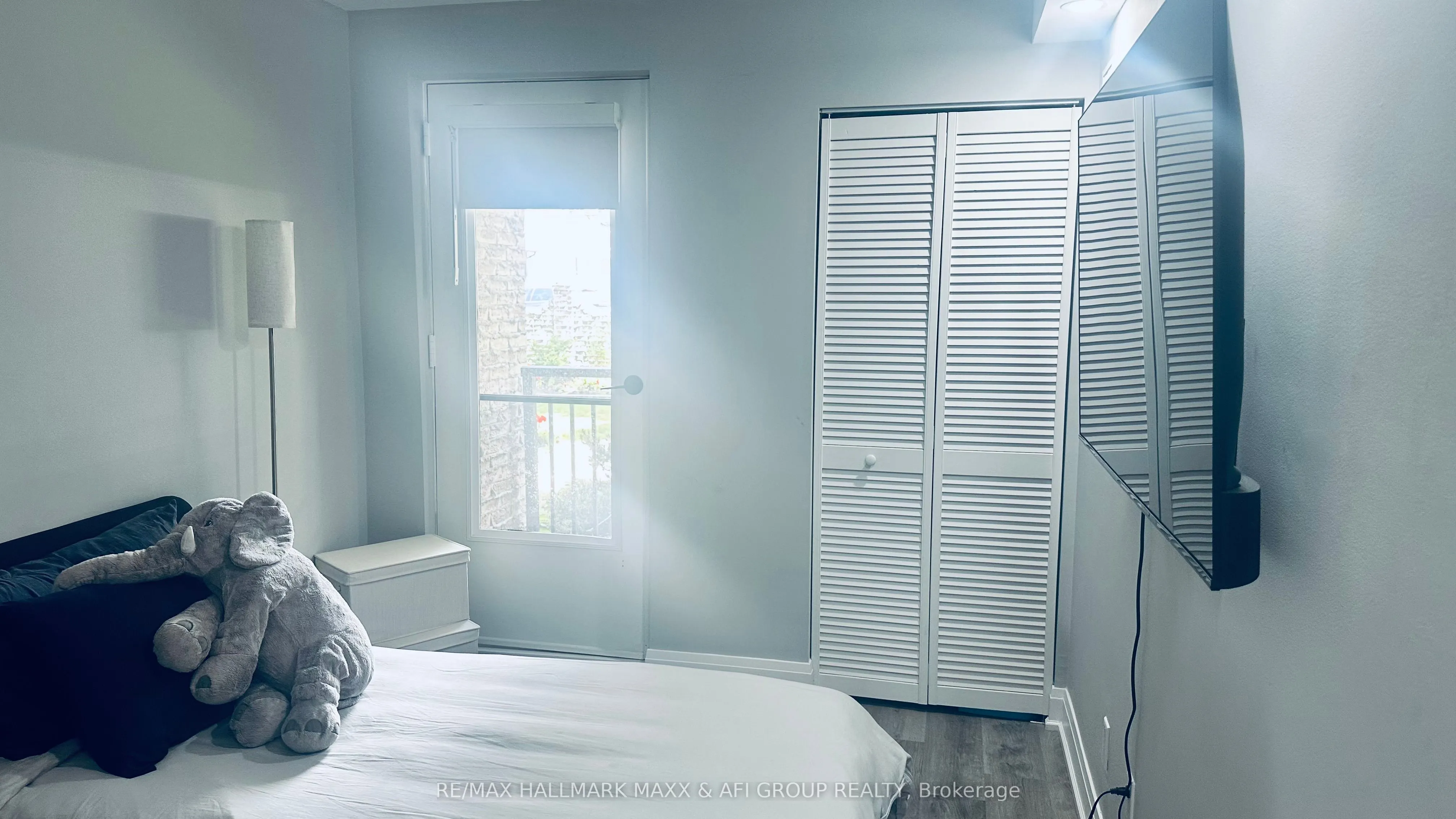 15390 Yonge Street #201