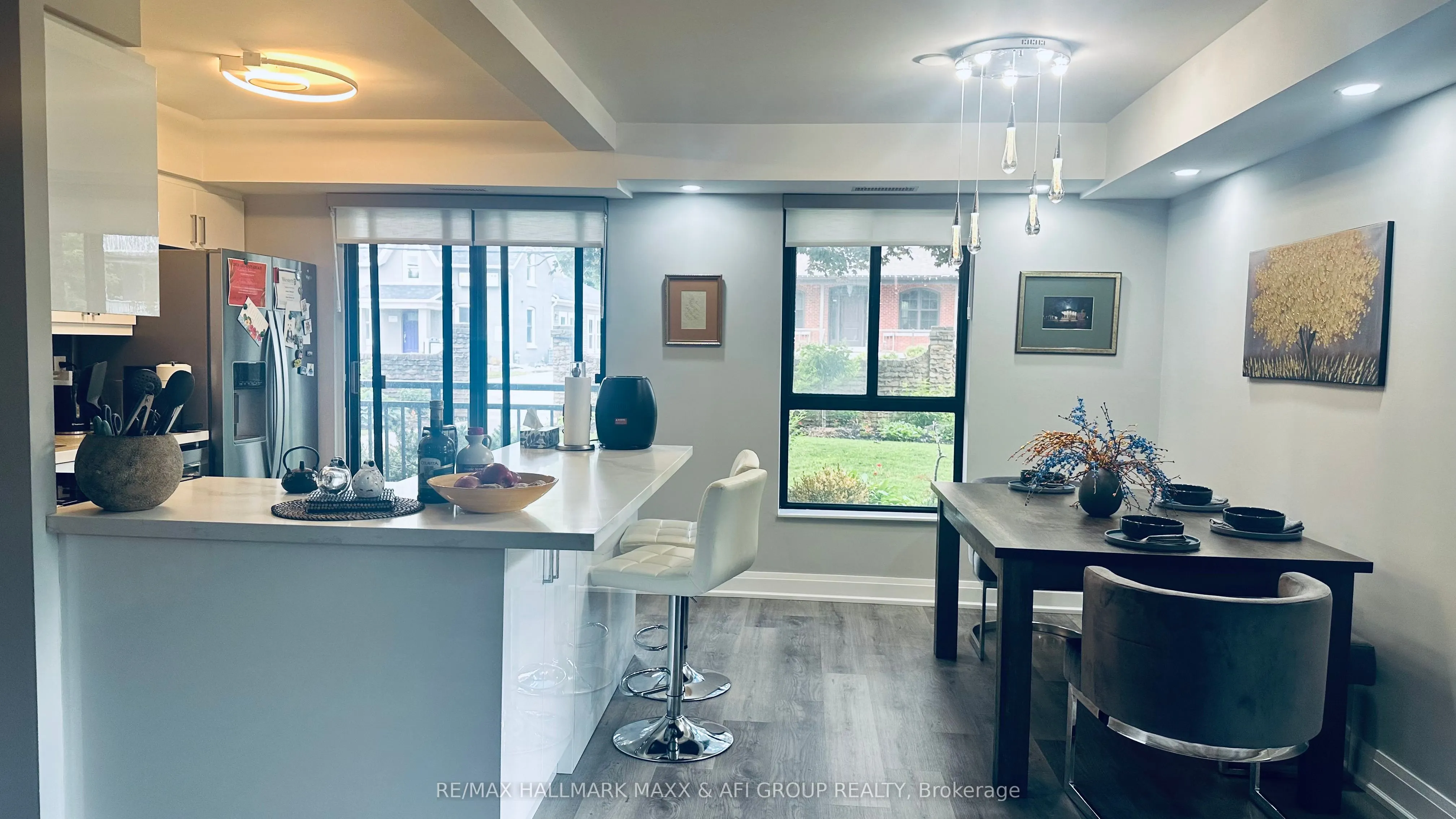 15390 Yonge Street #201
