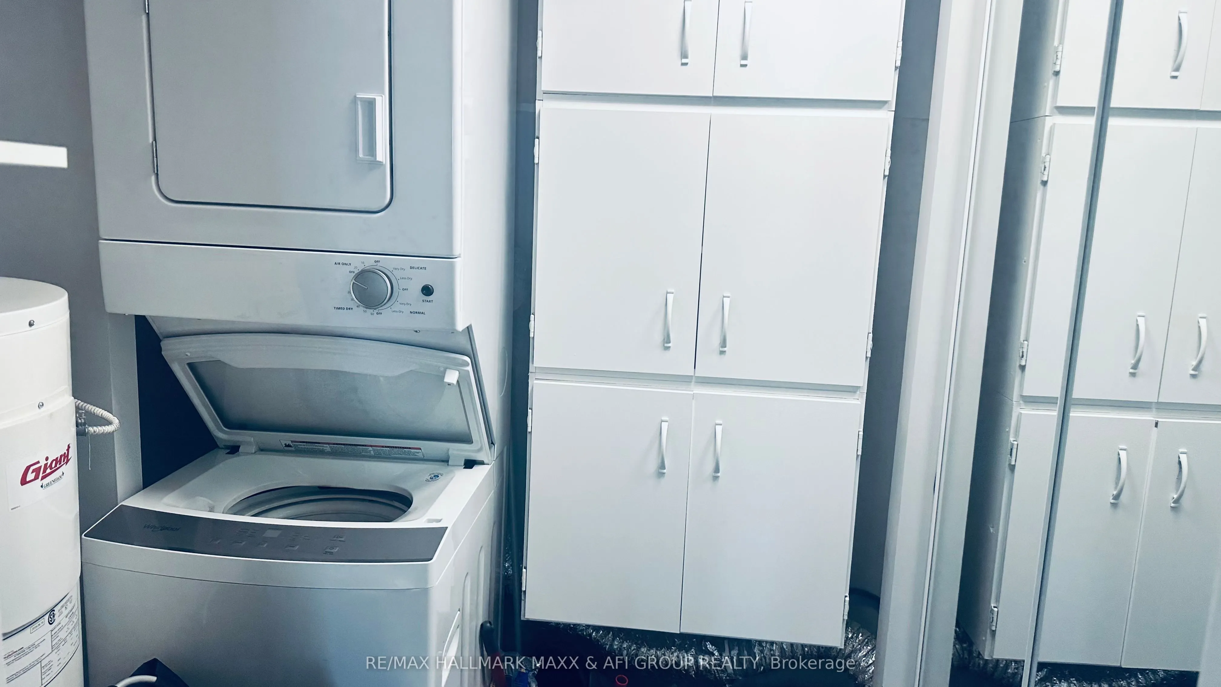 15390 Yonge Street #201