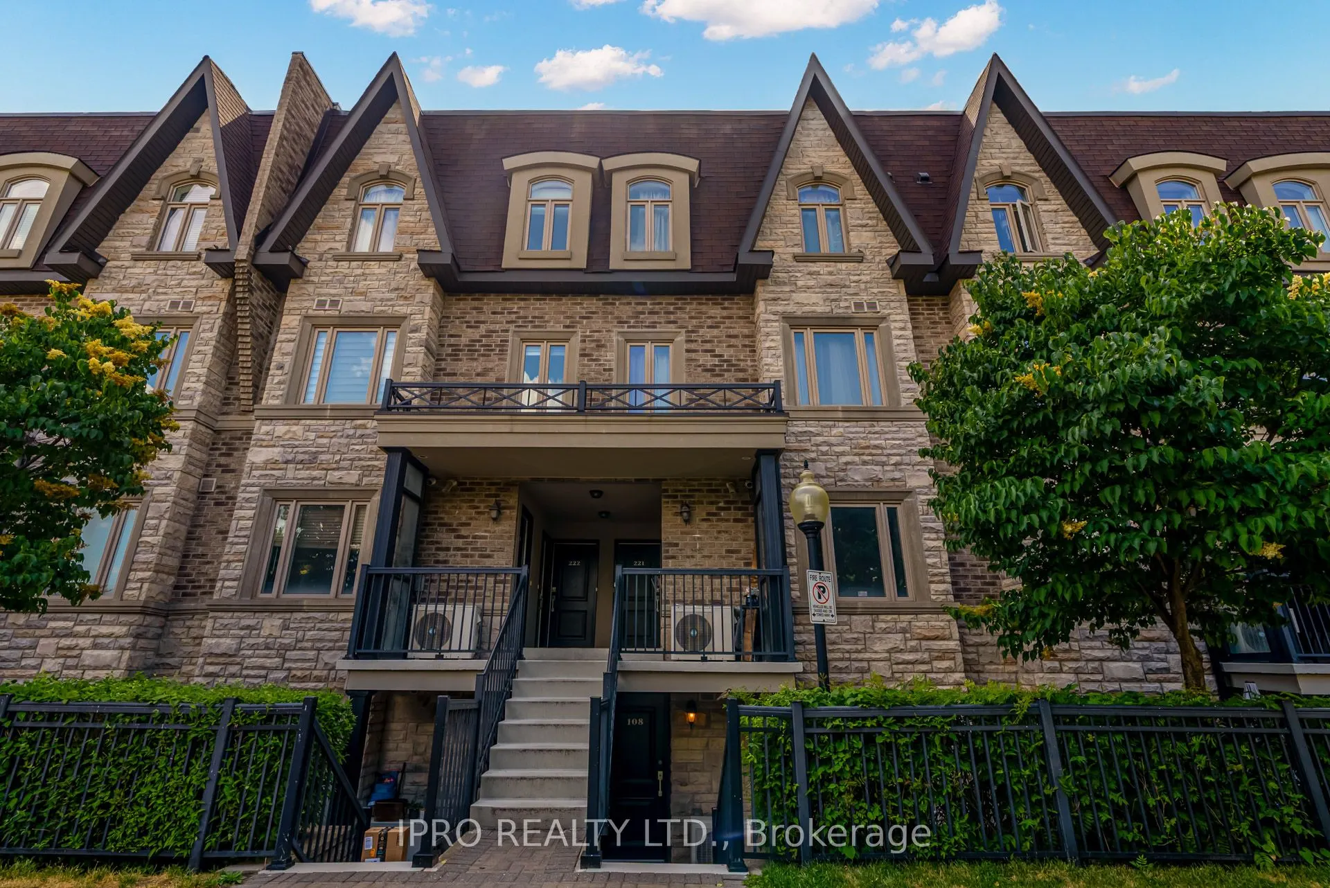 320 John Street, #108
