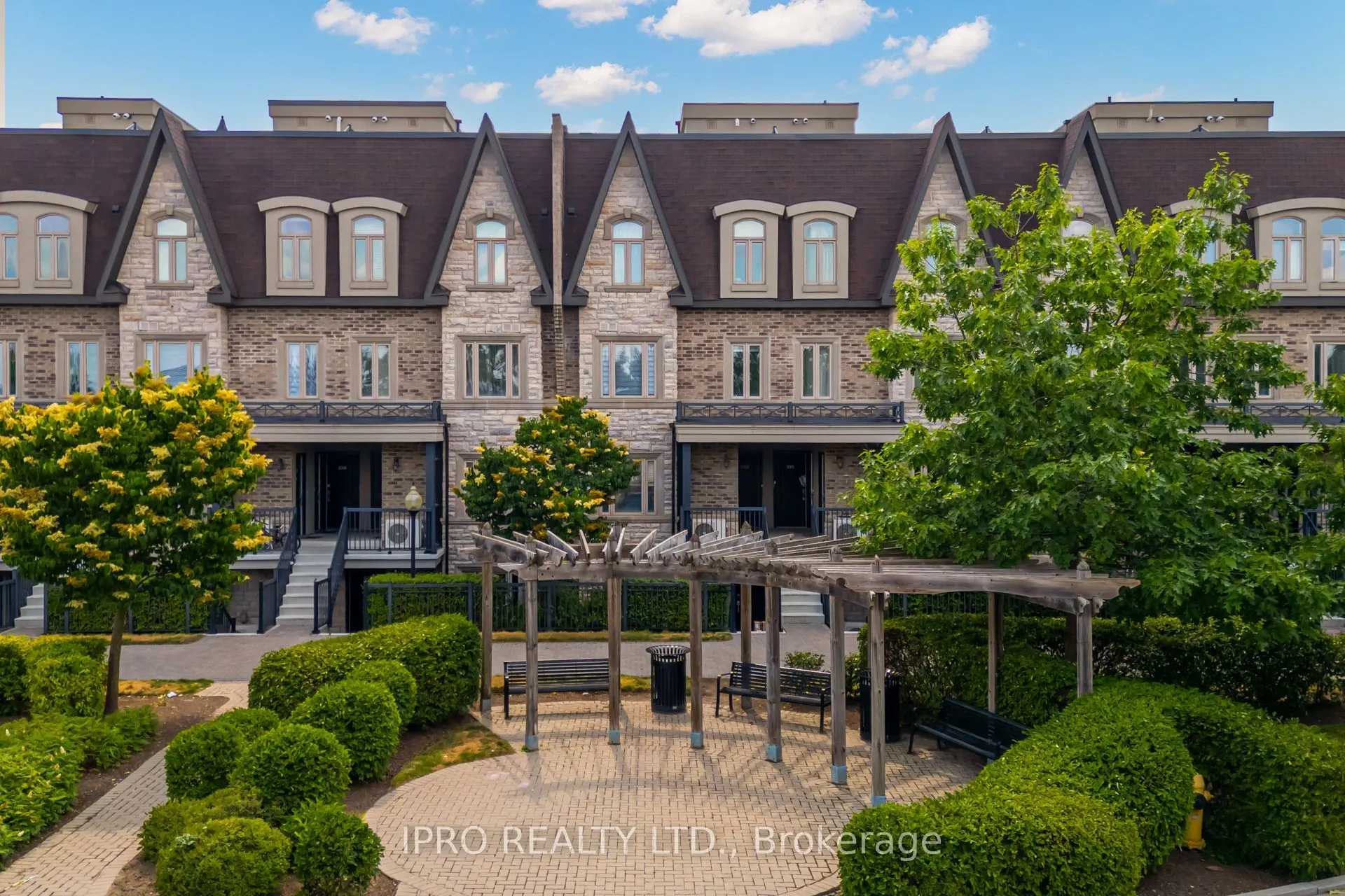 320 John Street, #108
