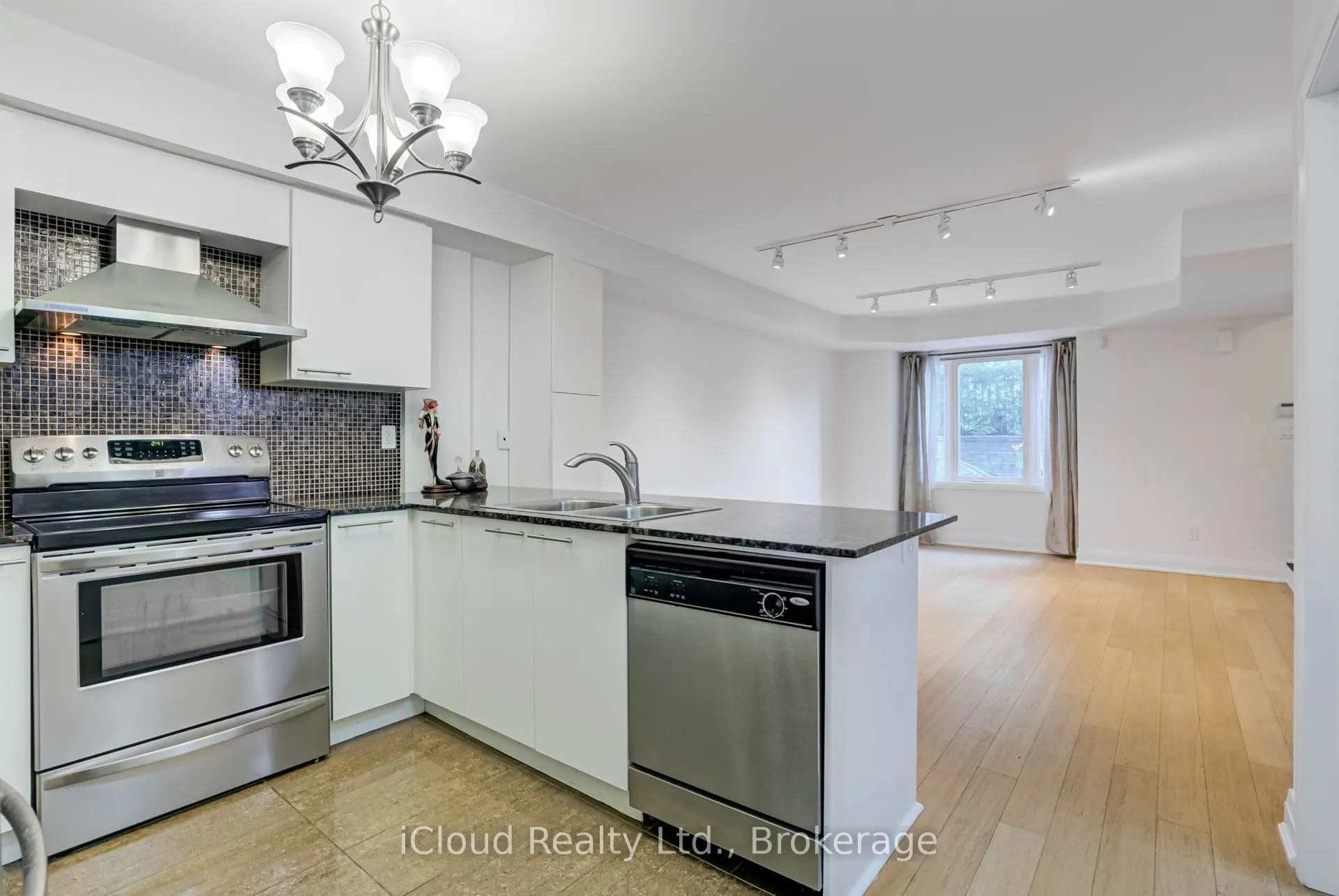 320 John Street, #108