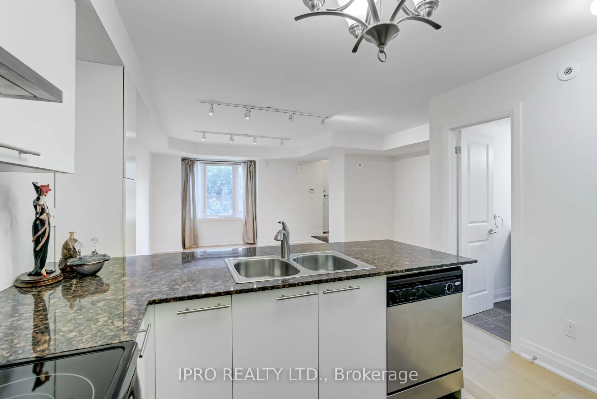 320 John Street, #108