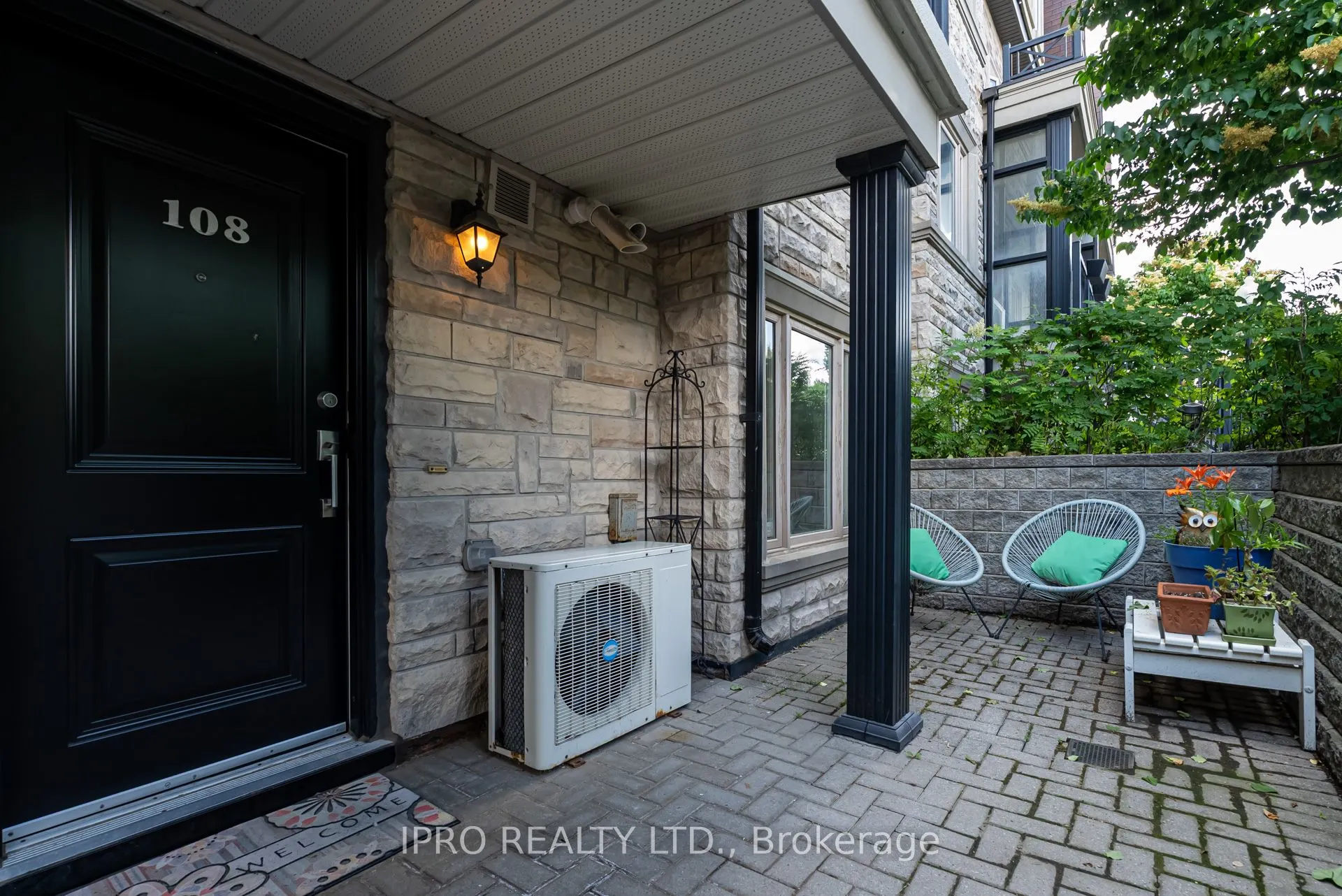 320 John Street, #108