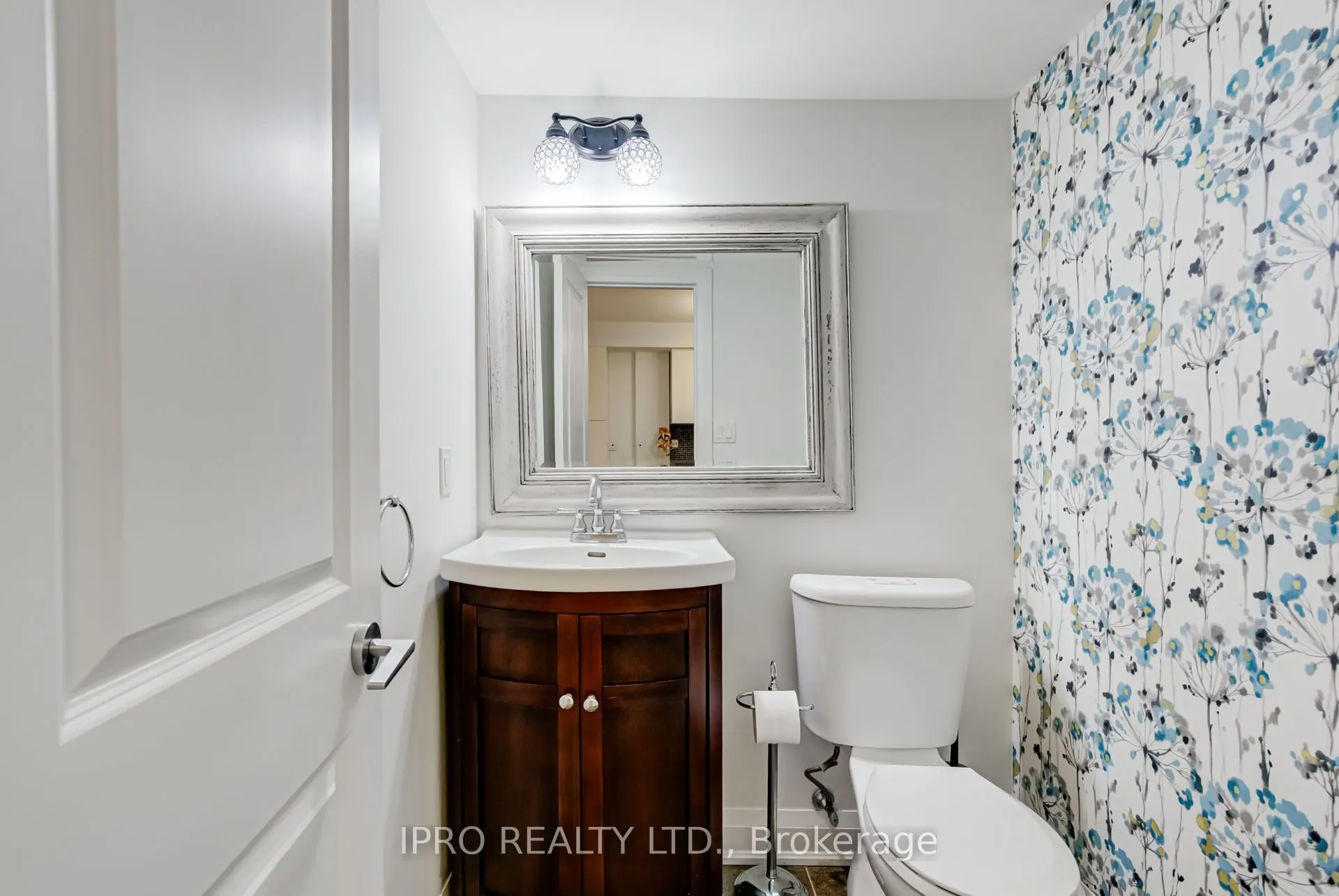 320 John Street, #108
