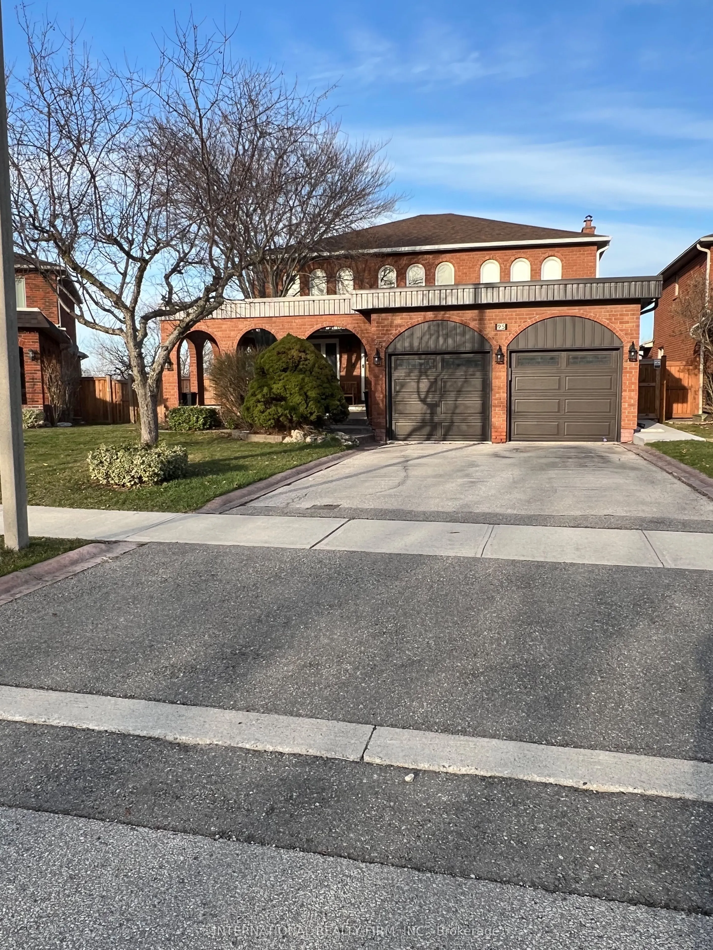 95 Dunstan Crescent