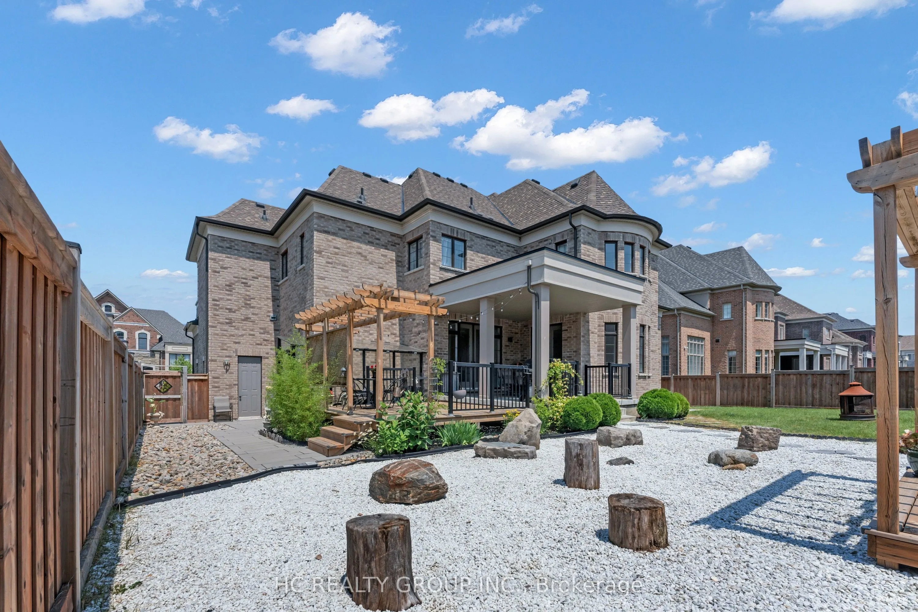 27 Sir Henry Court