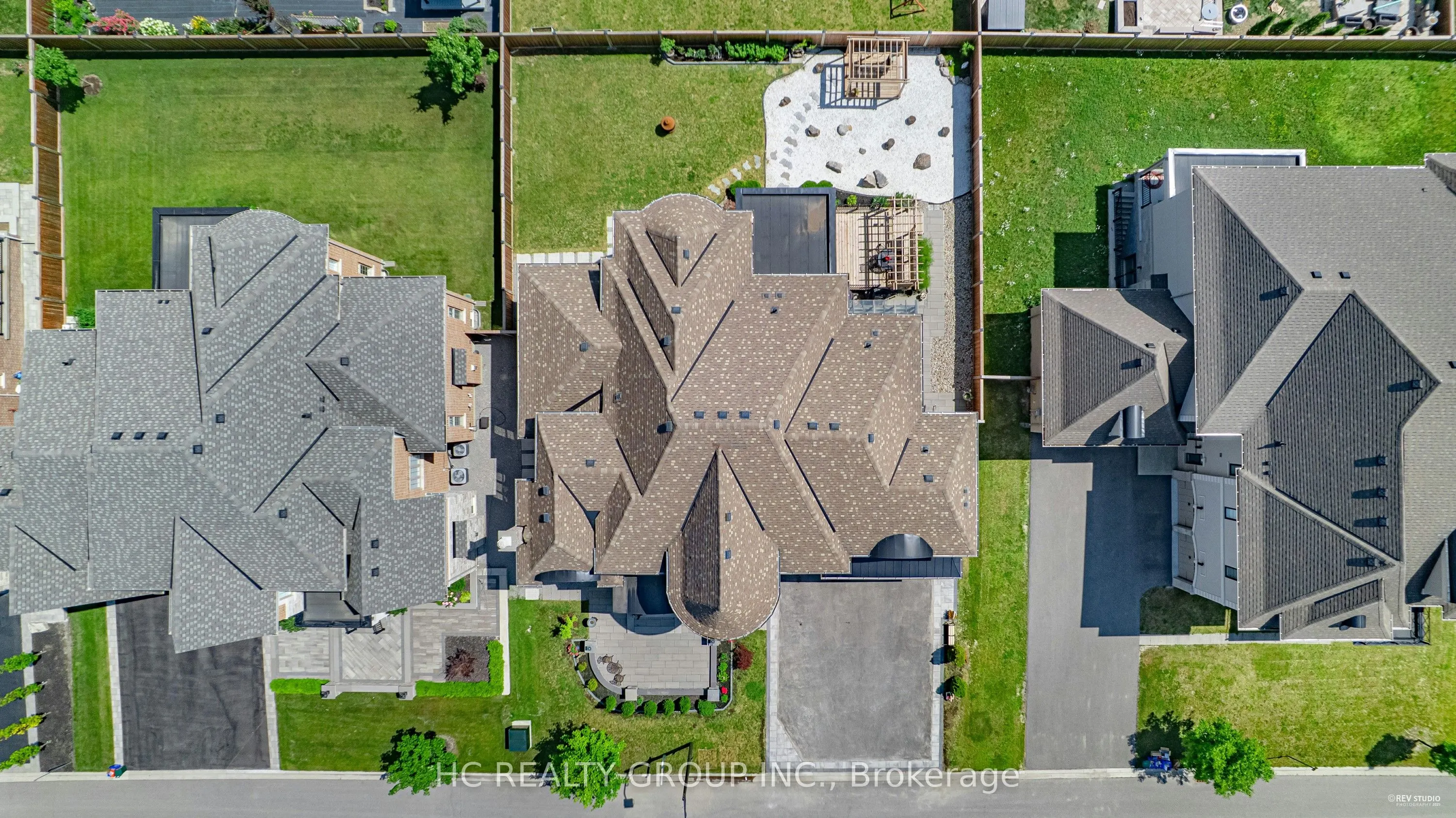 27 Sir Henry Court