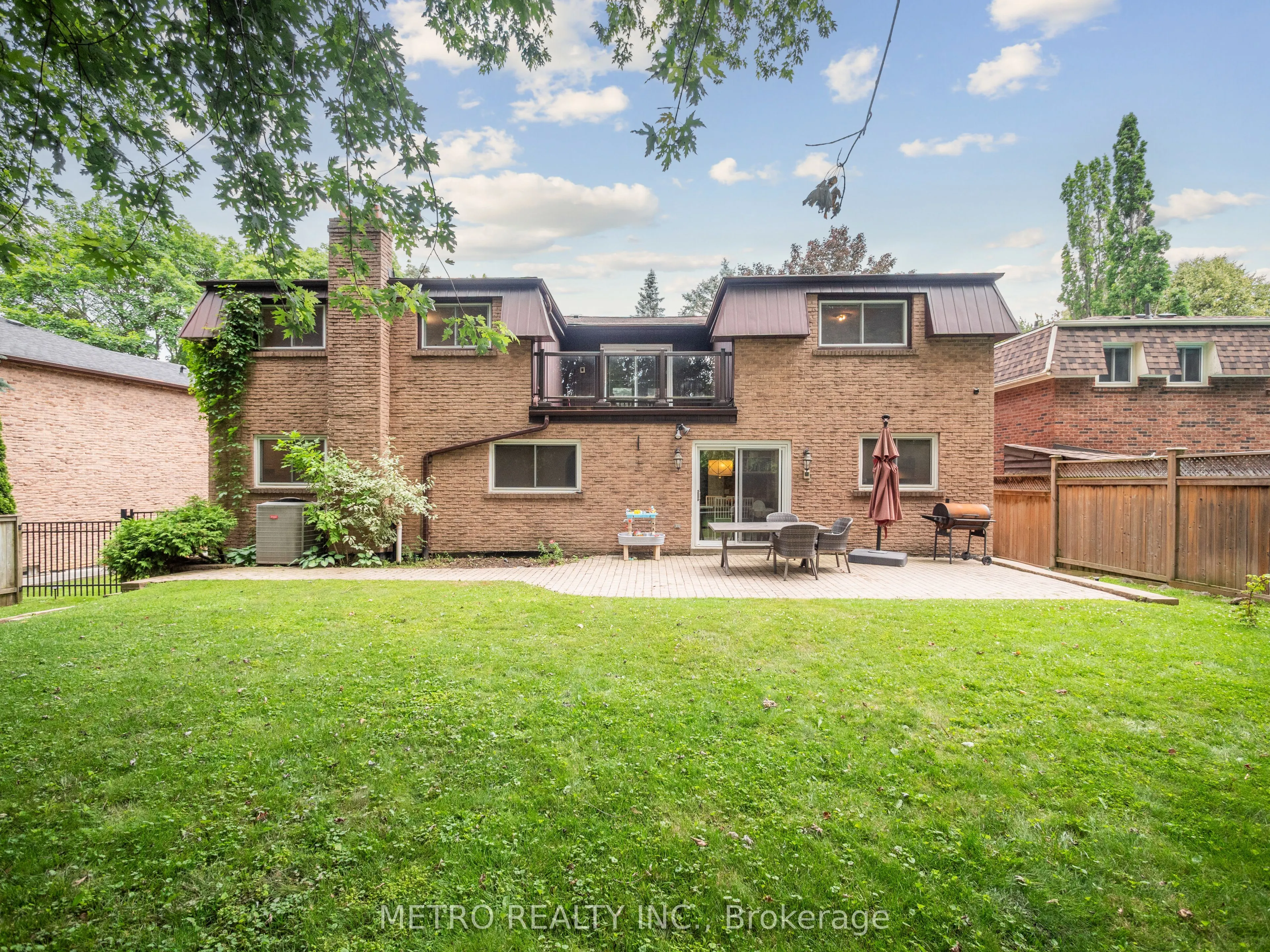 14 Village Squire Lane