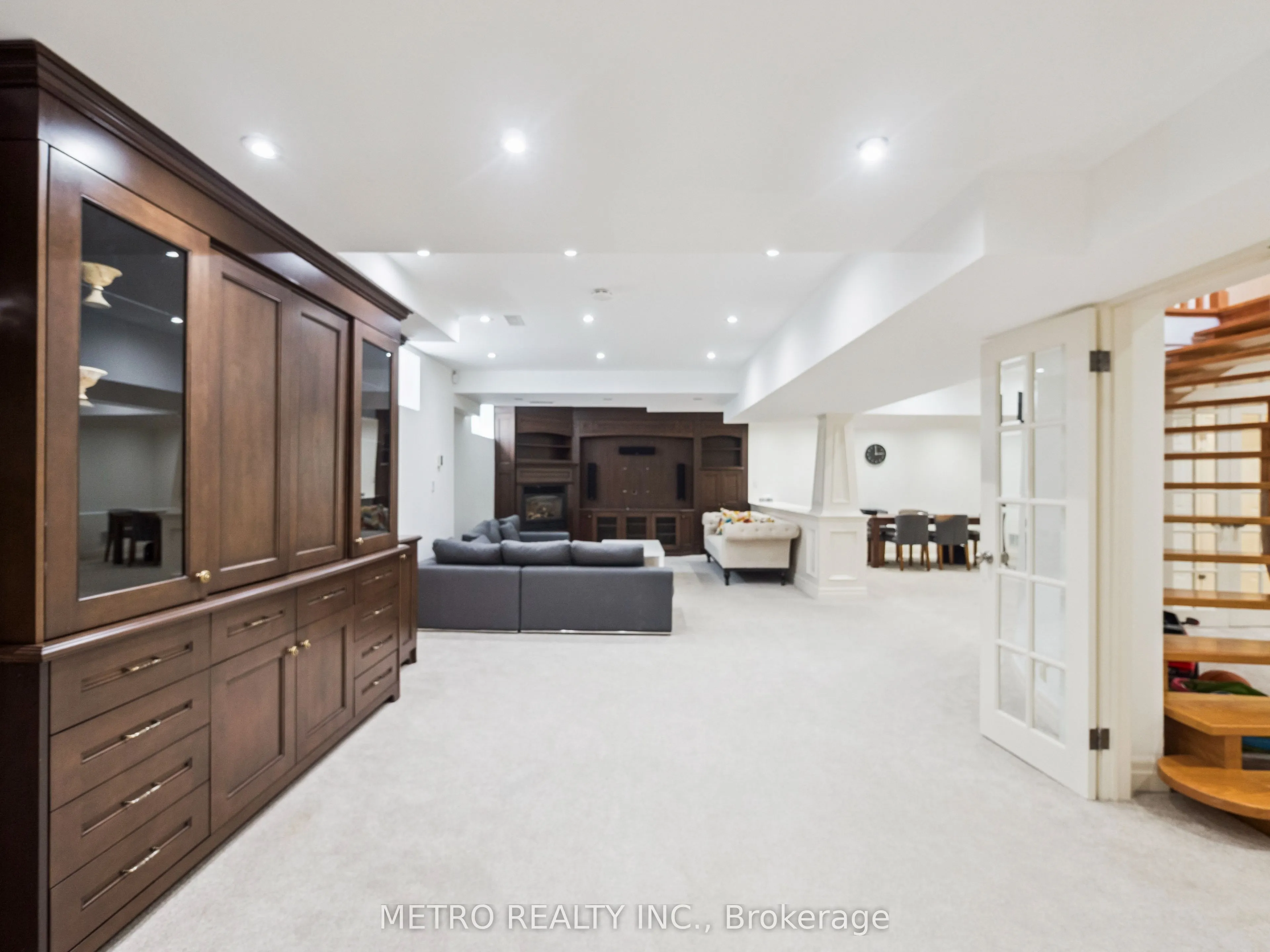 14 Village Squire Lane