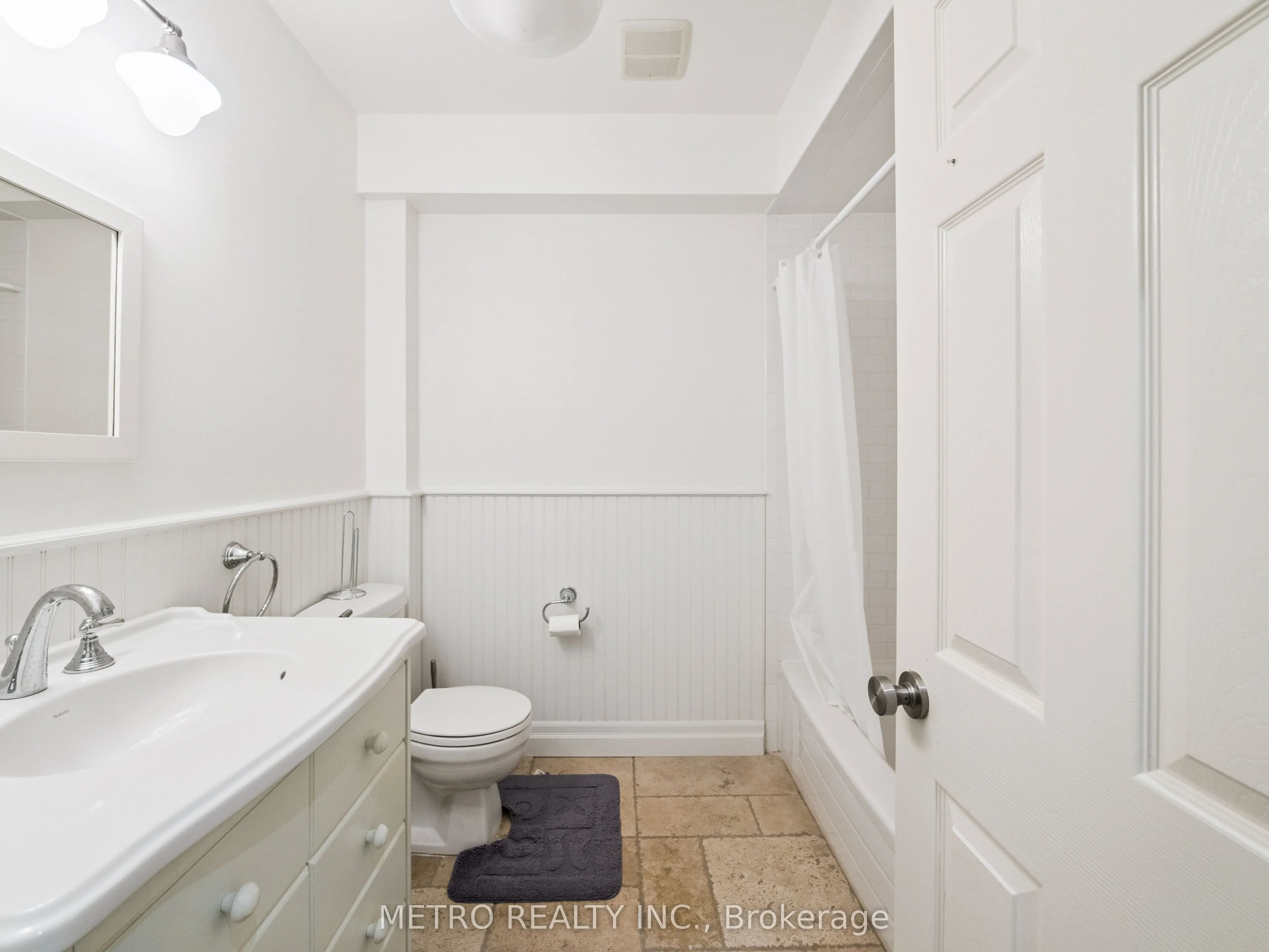 14 Village Squire Lane