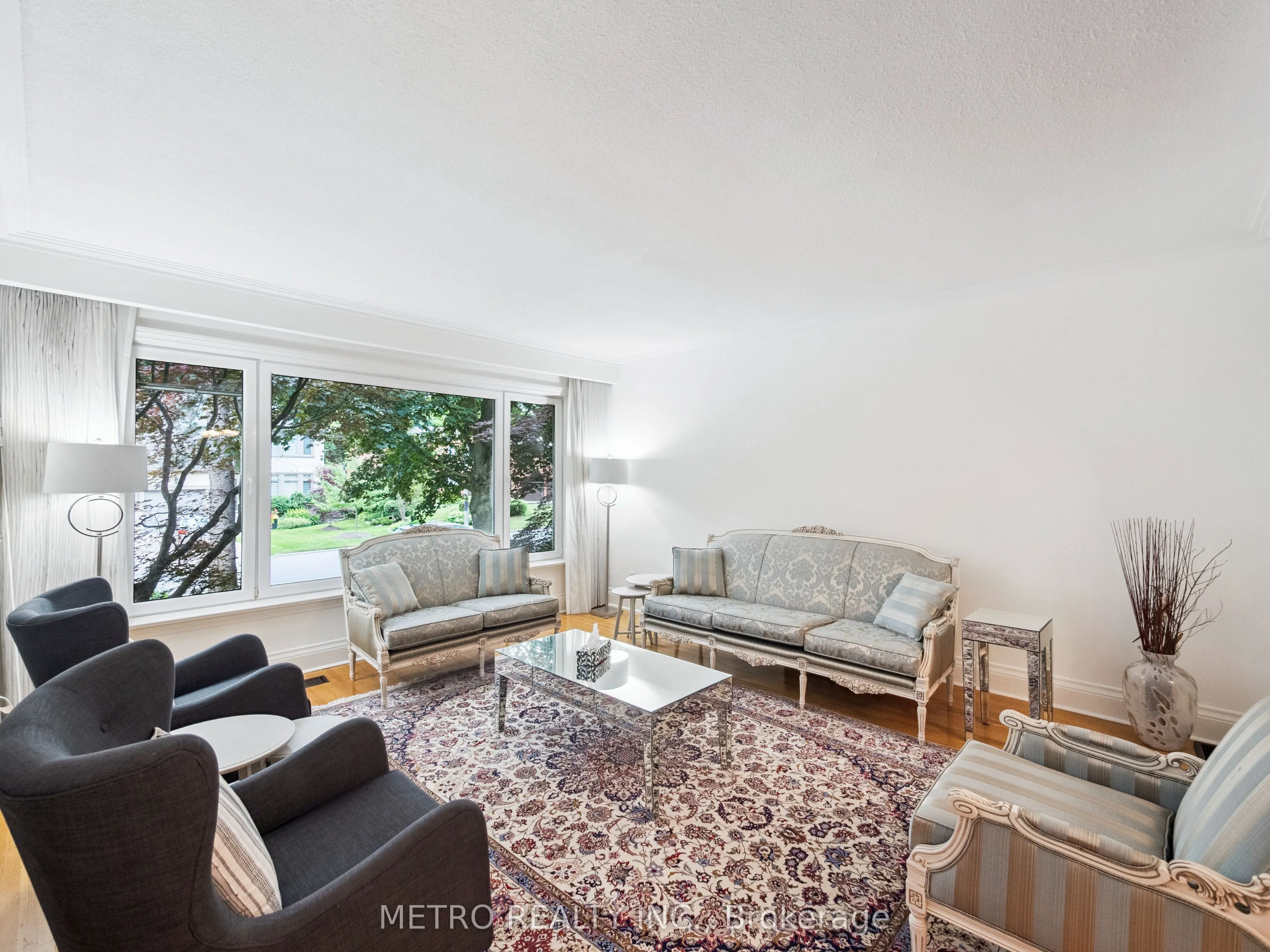 14 Village Squire Lane