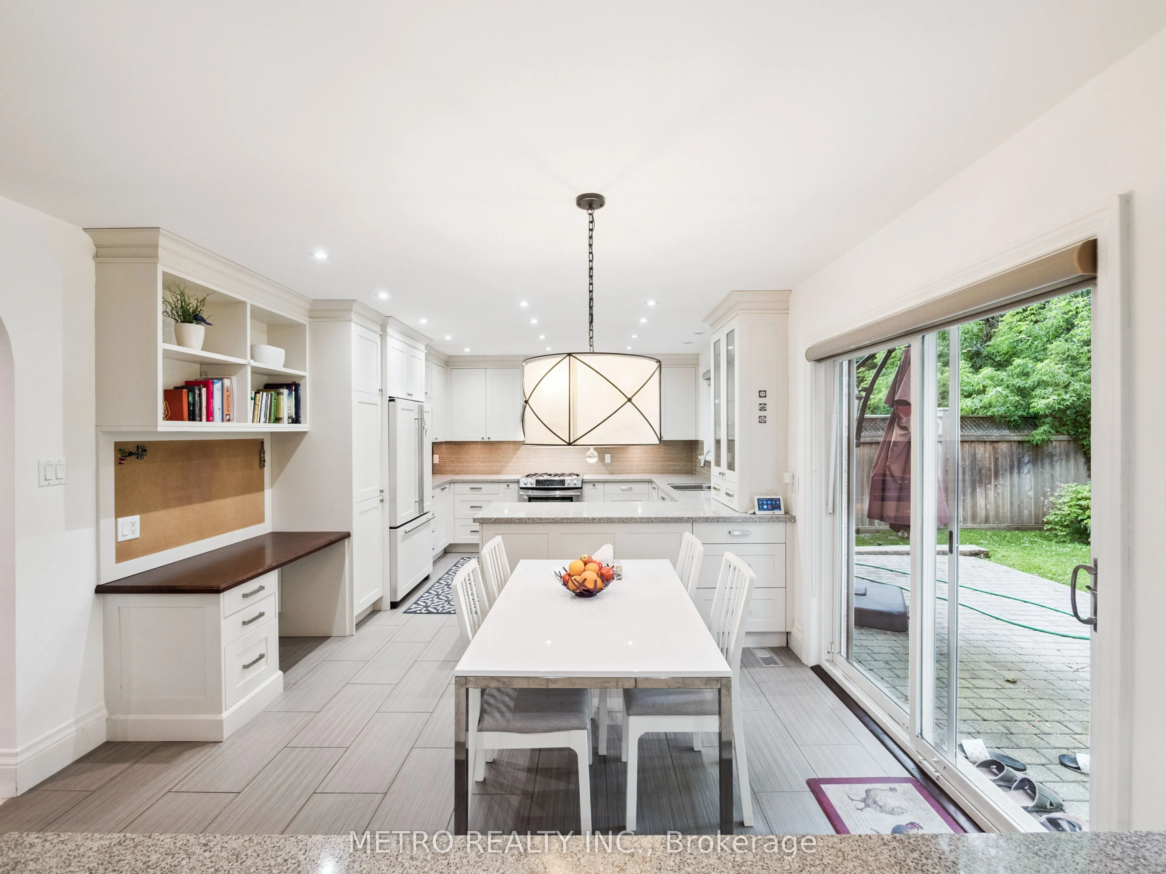 14 Village Squire Lane