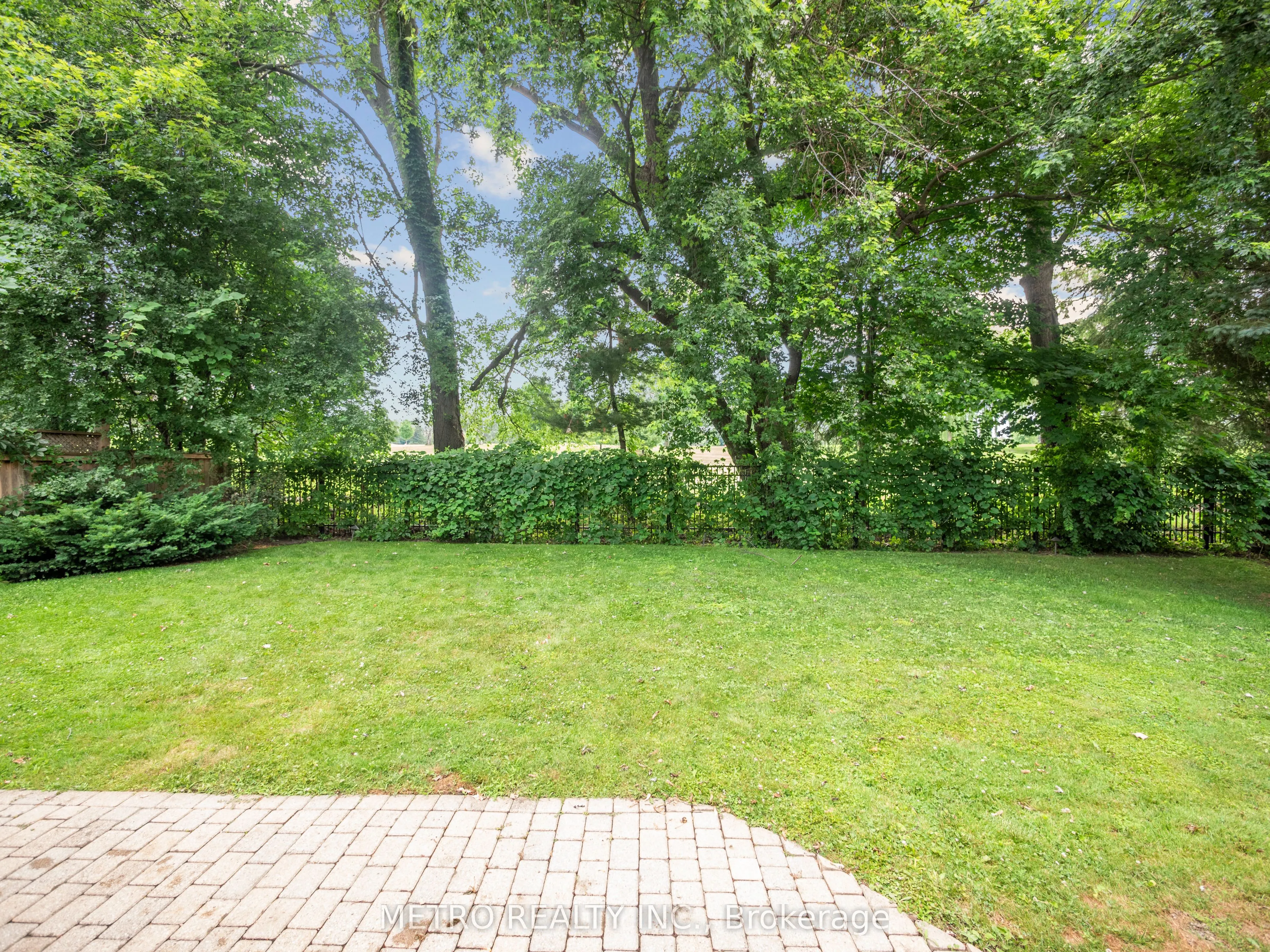 14 Village Squire Lane