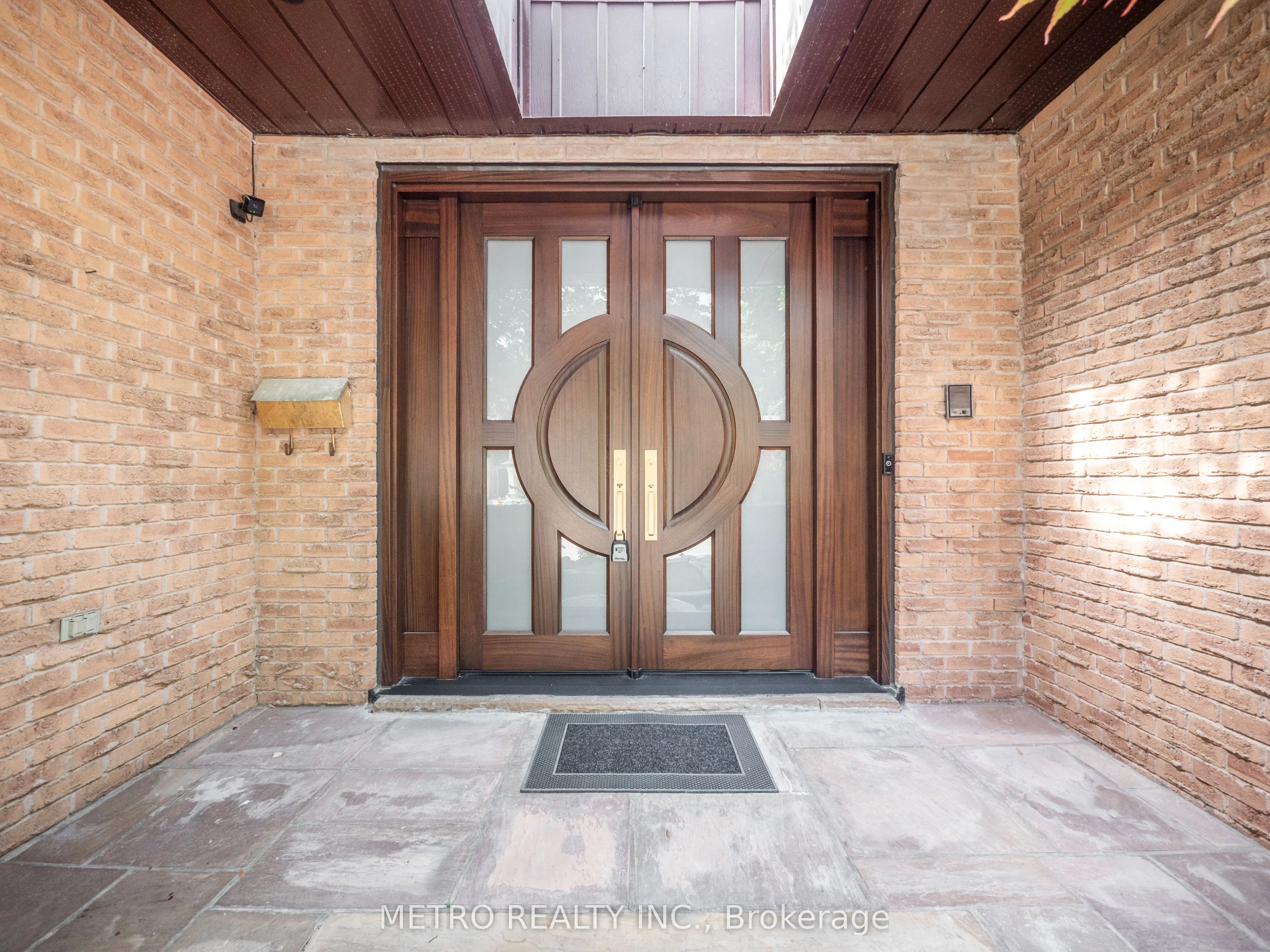 14 Village Squire Lane