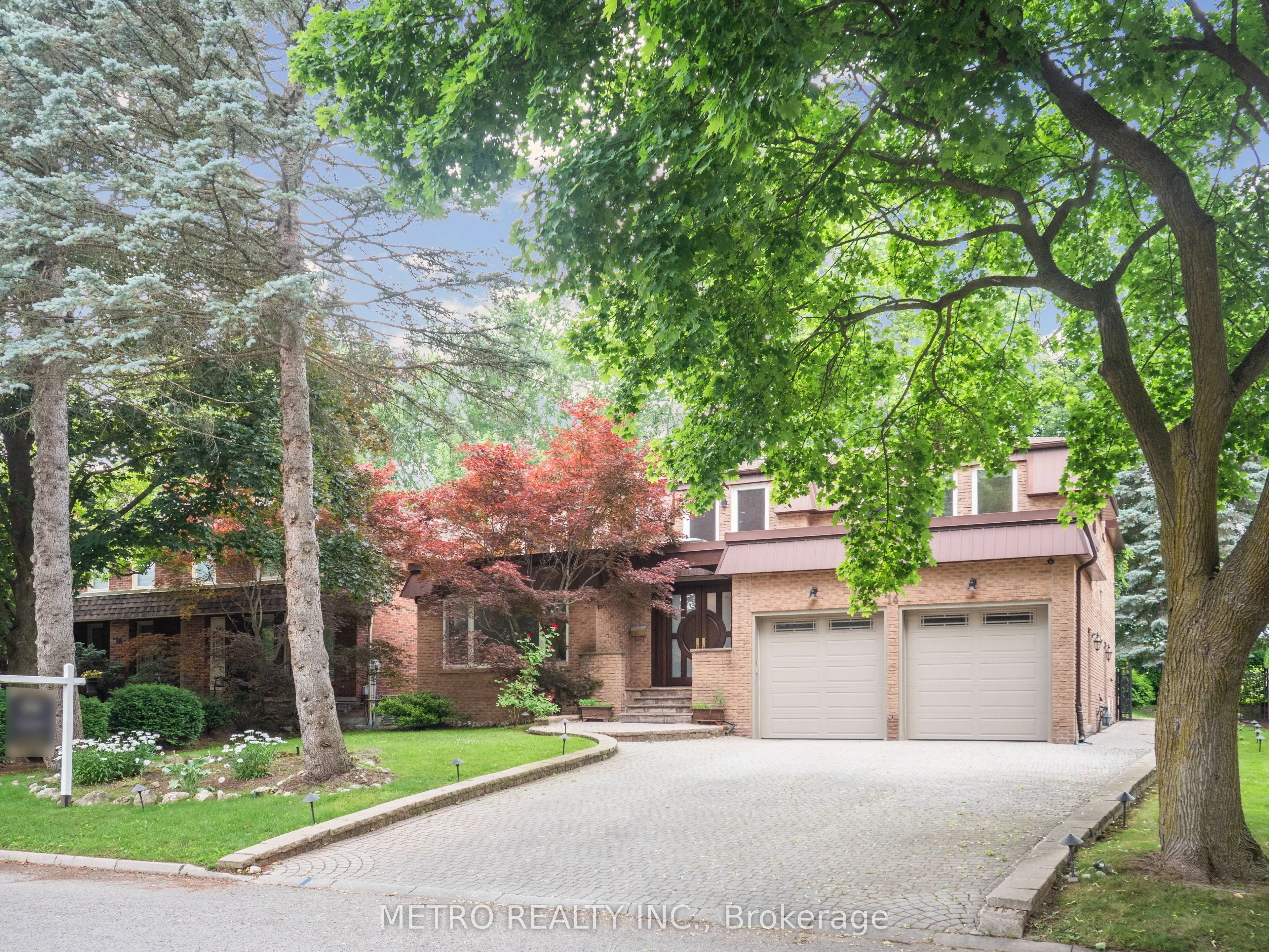 14 Village Squire Lane