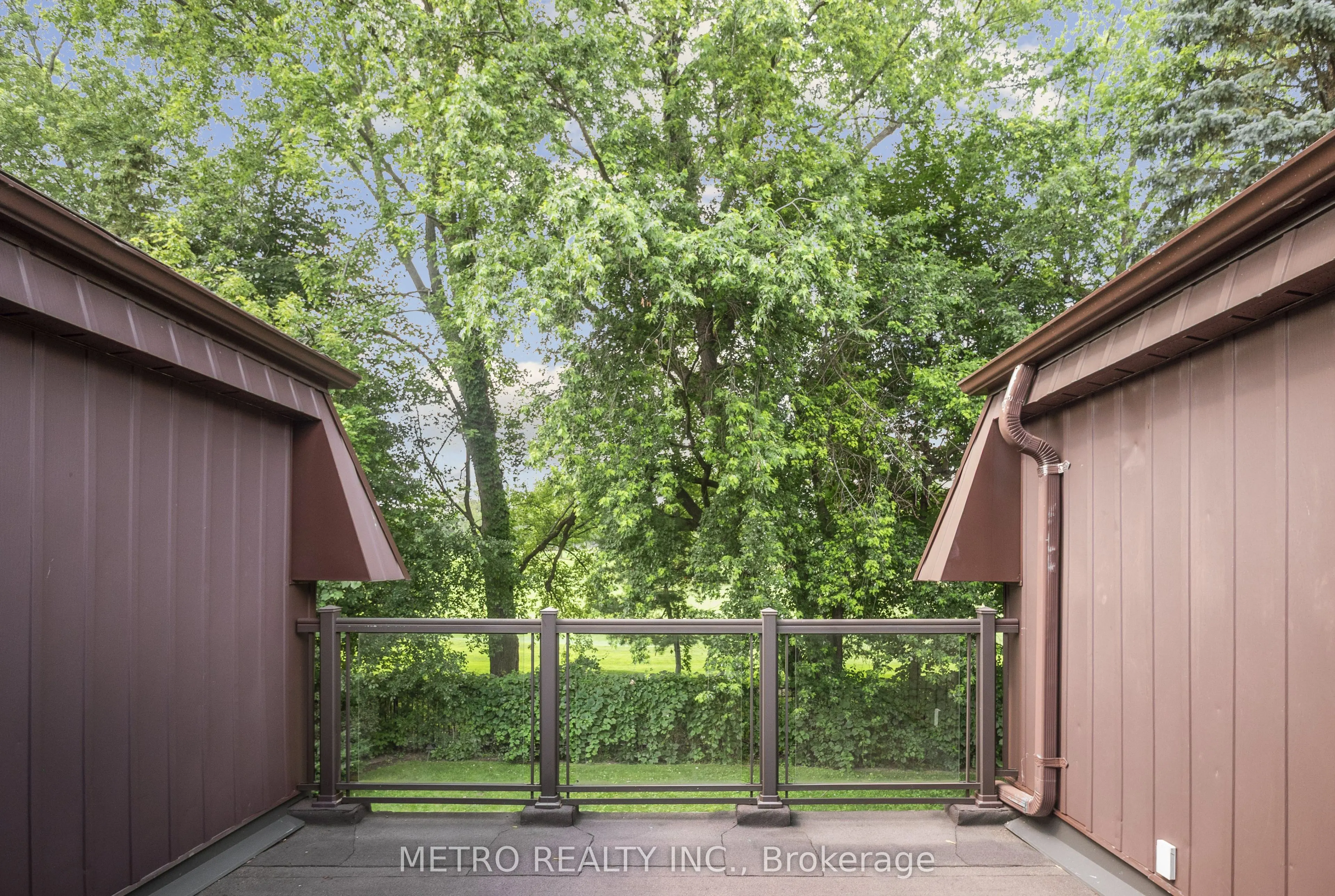 14 Village Squire Lane