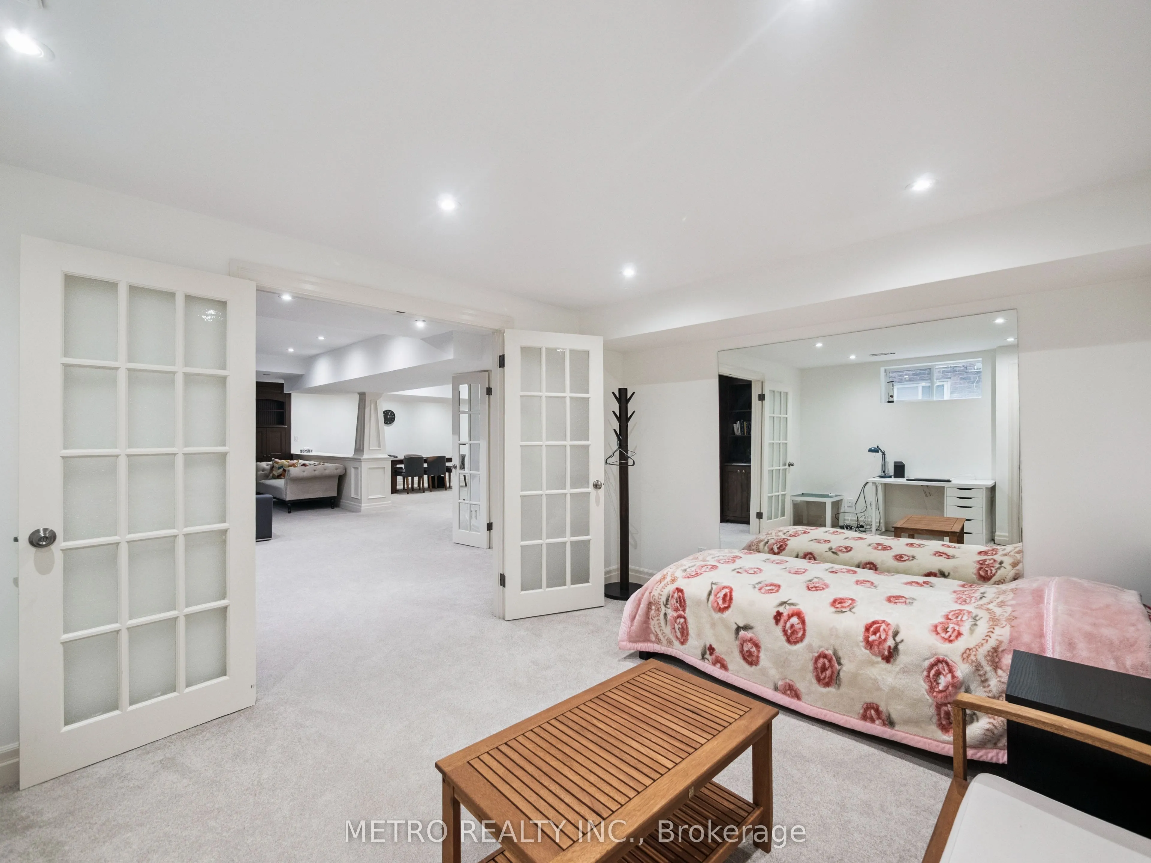 14 Village Squire Lane