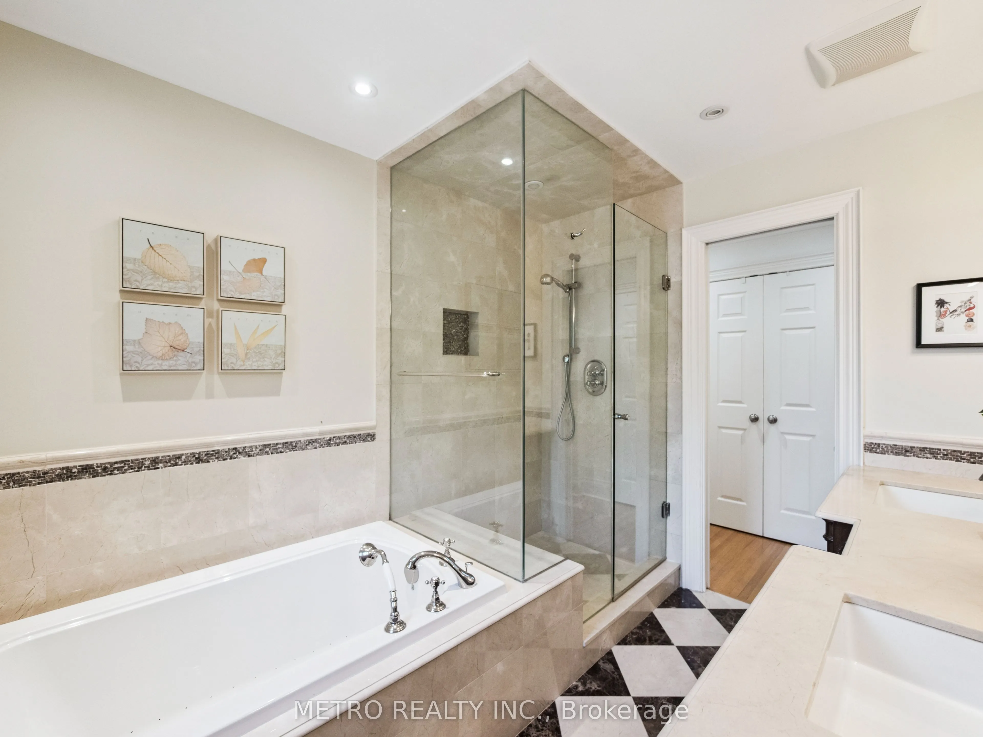 14 Village Squire Lane