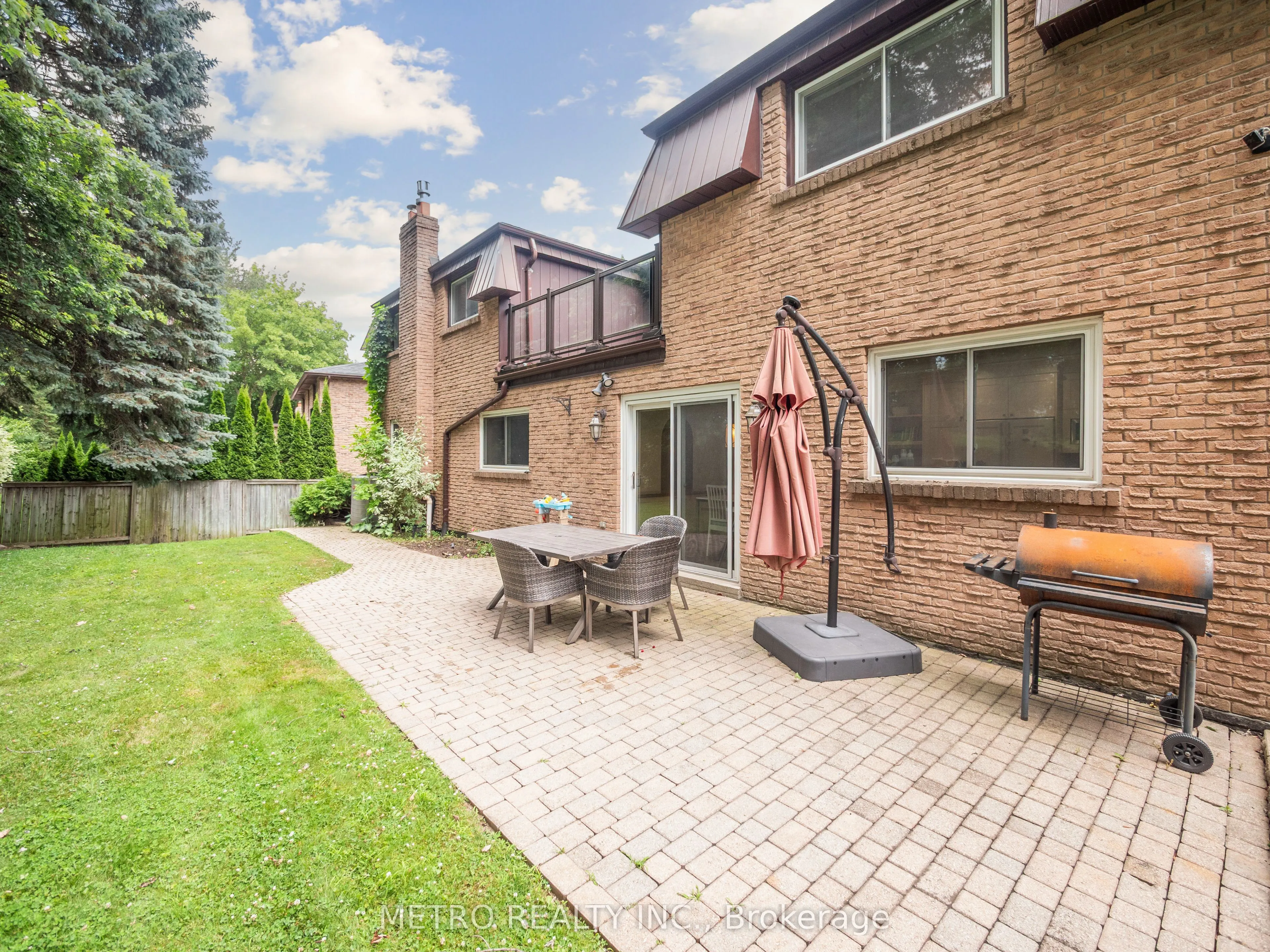 14 Village Squire Lane