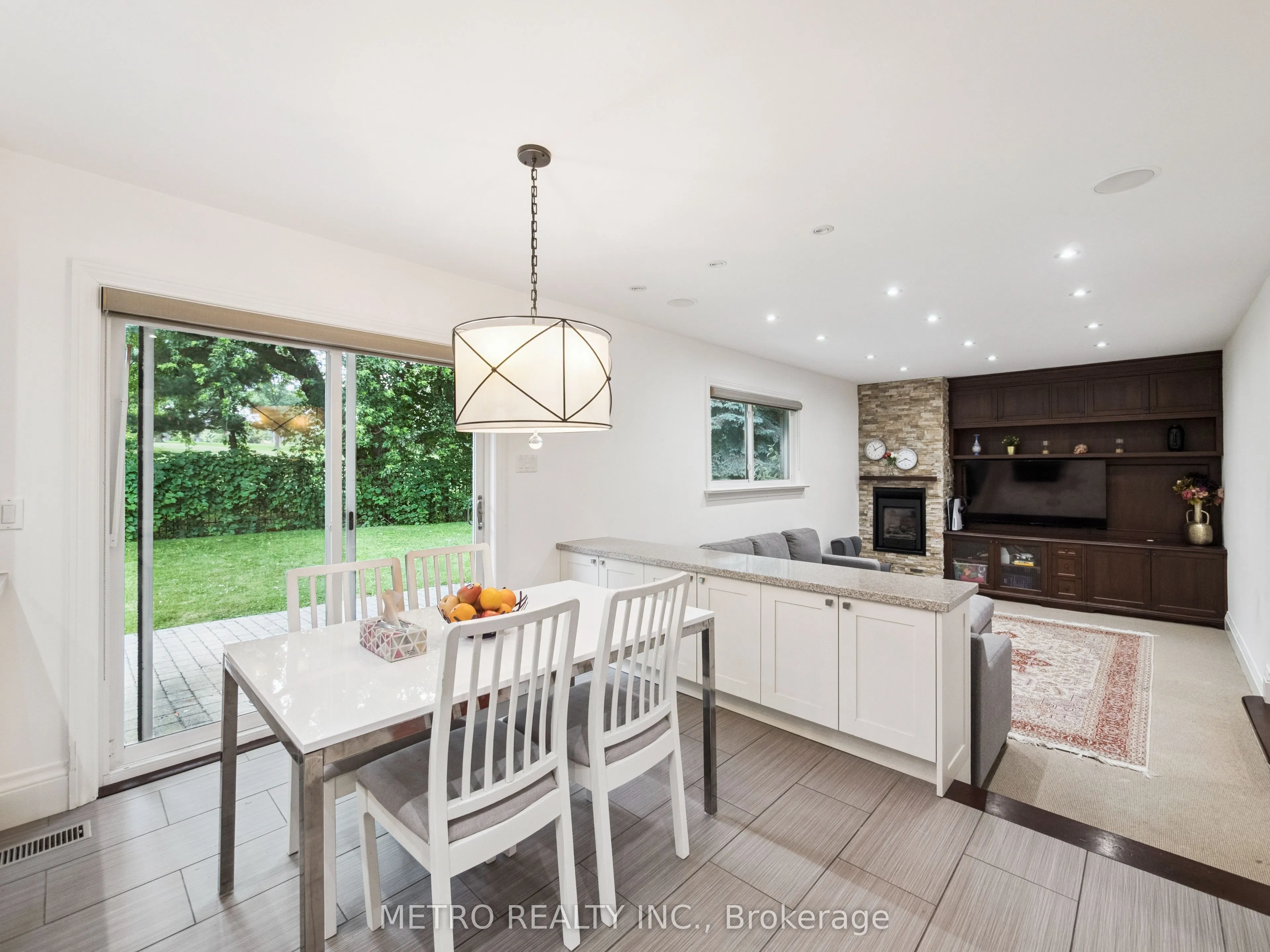 14 Village Squire Lane