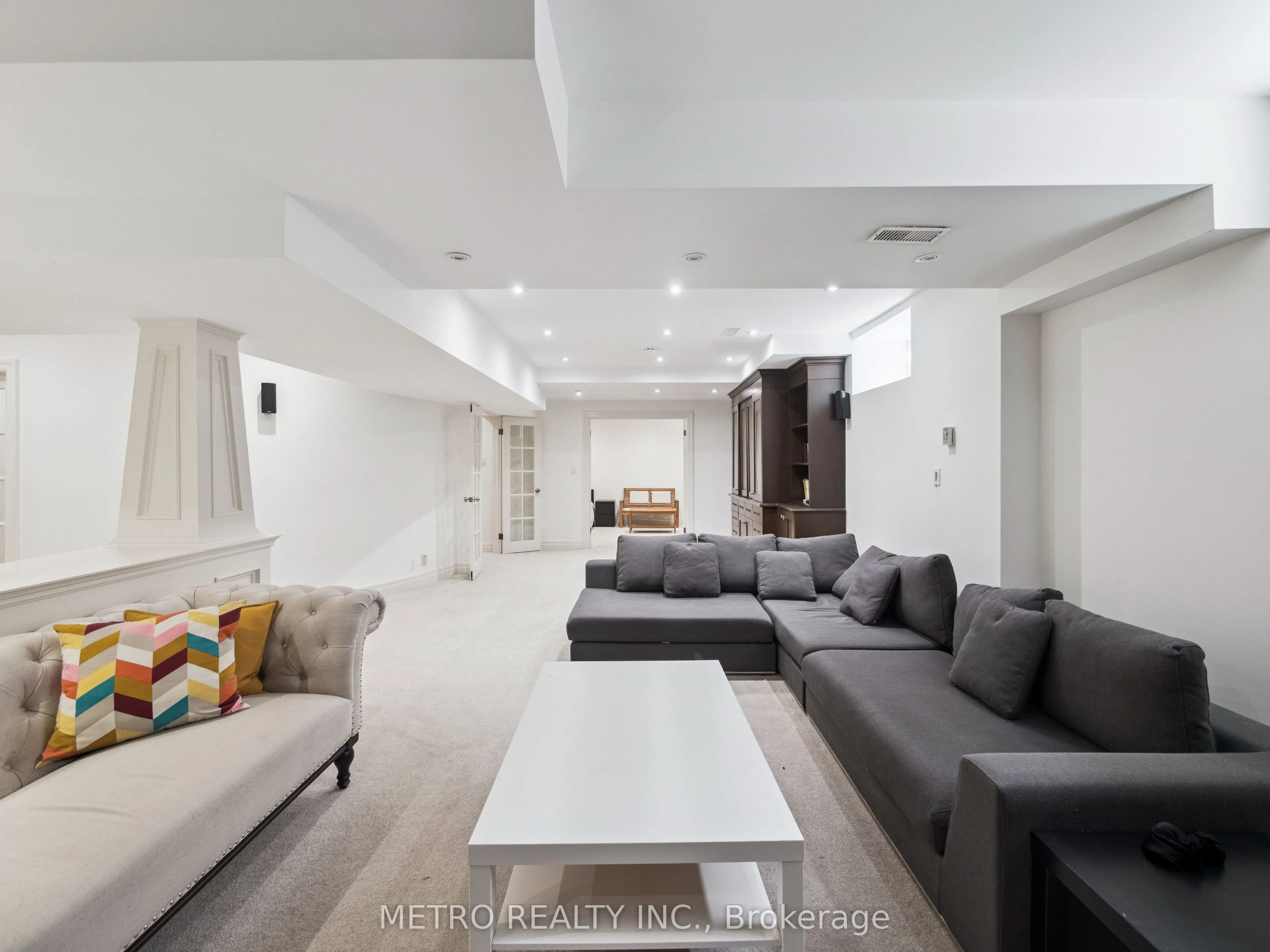 14 Village Squire Lane