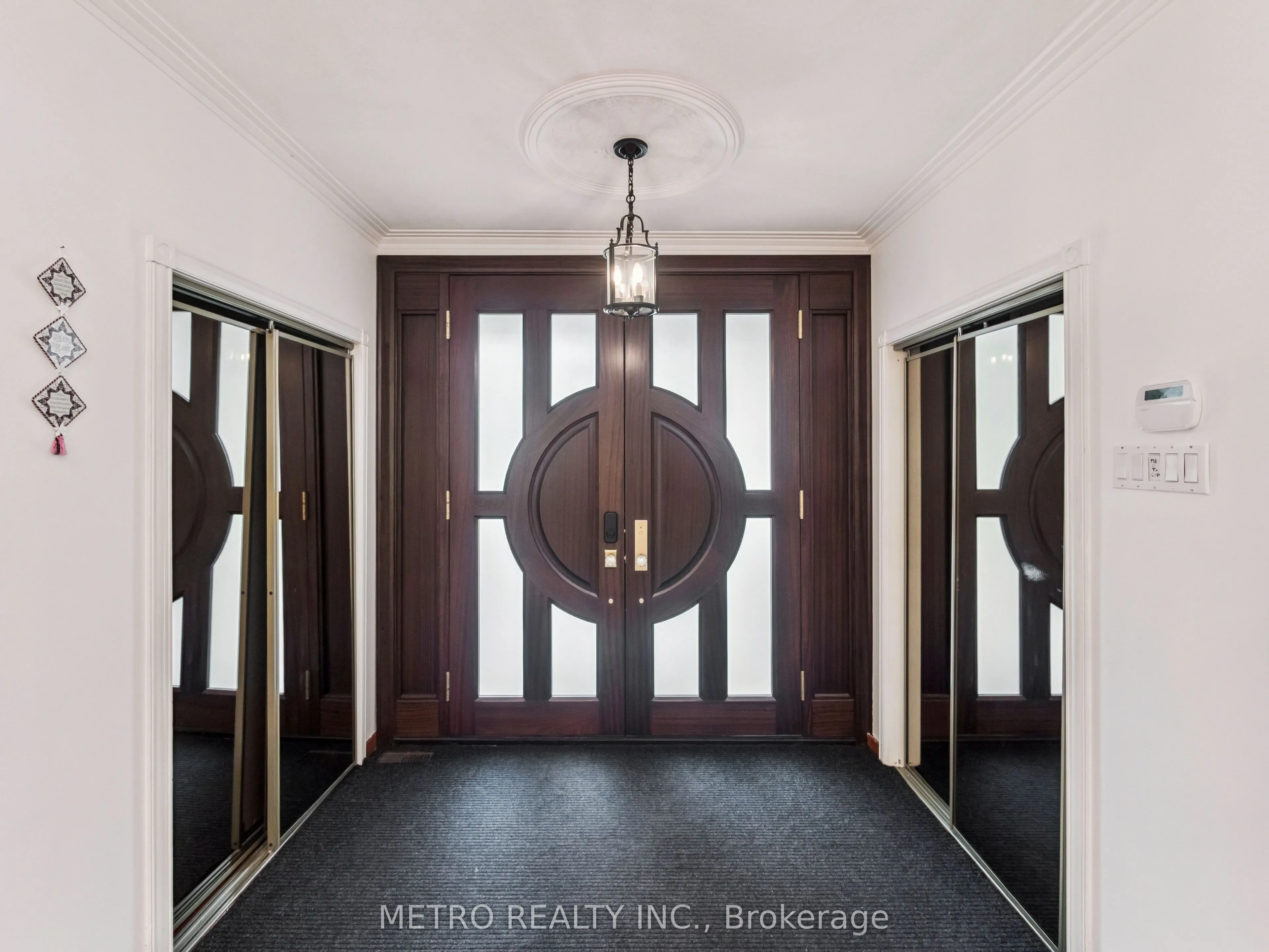 14 Village Squire Lane