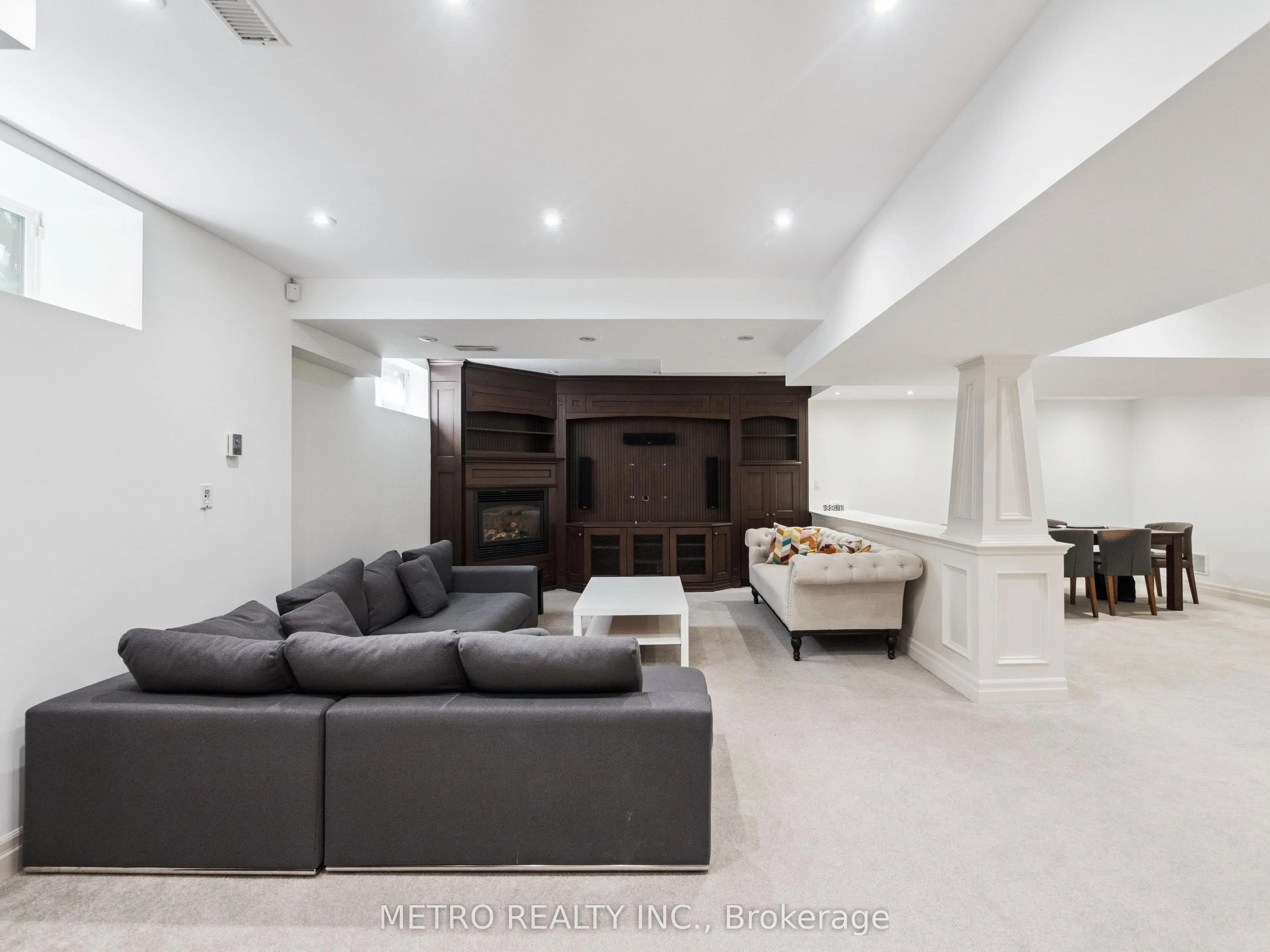 14 Village Squire Lane