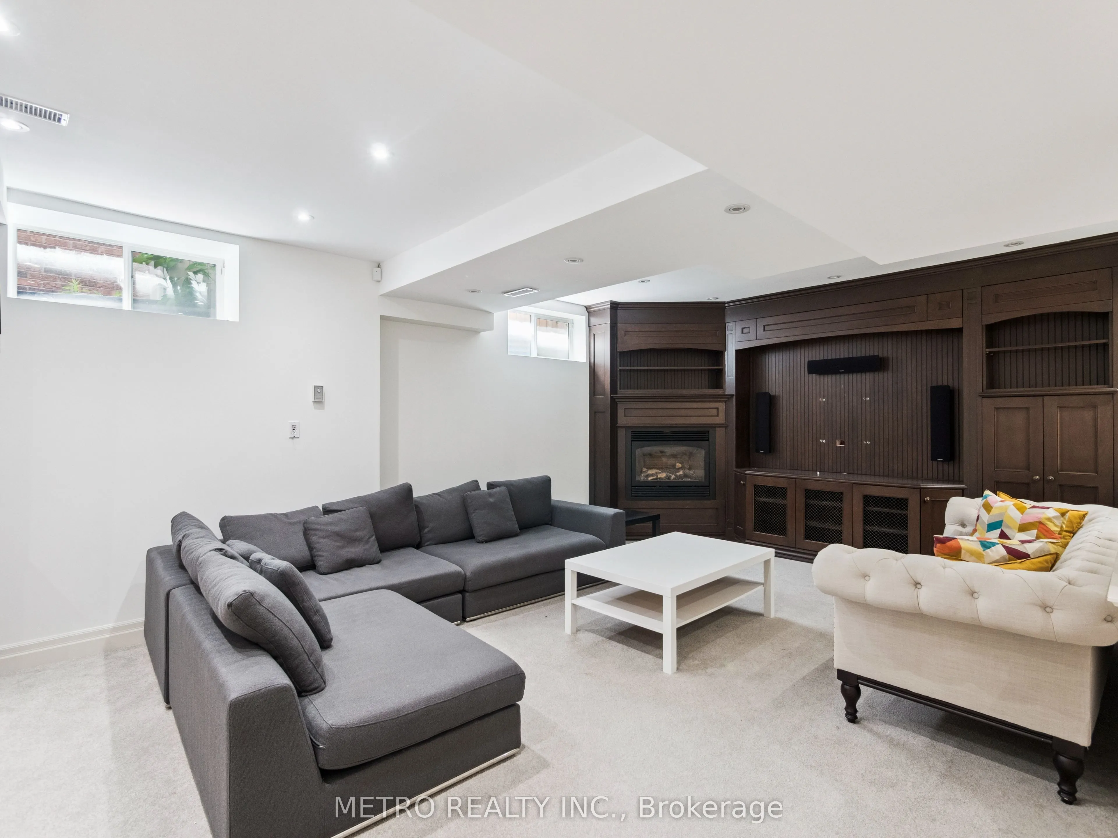 14 Village Squire Lane