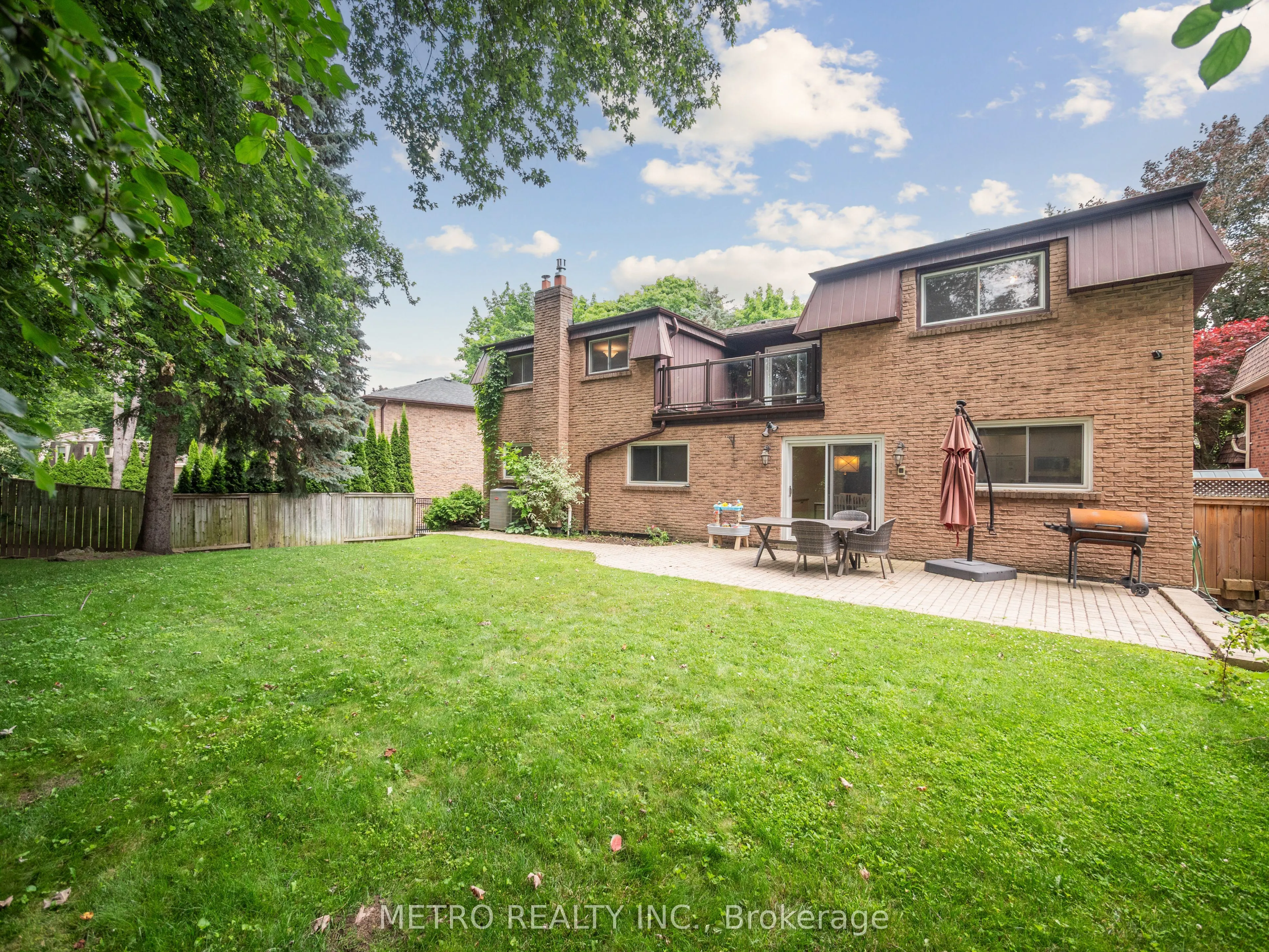 14 Village Squire Lane