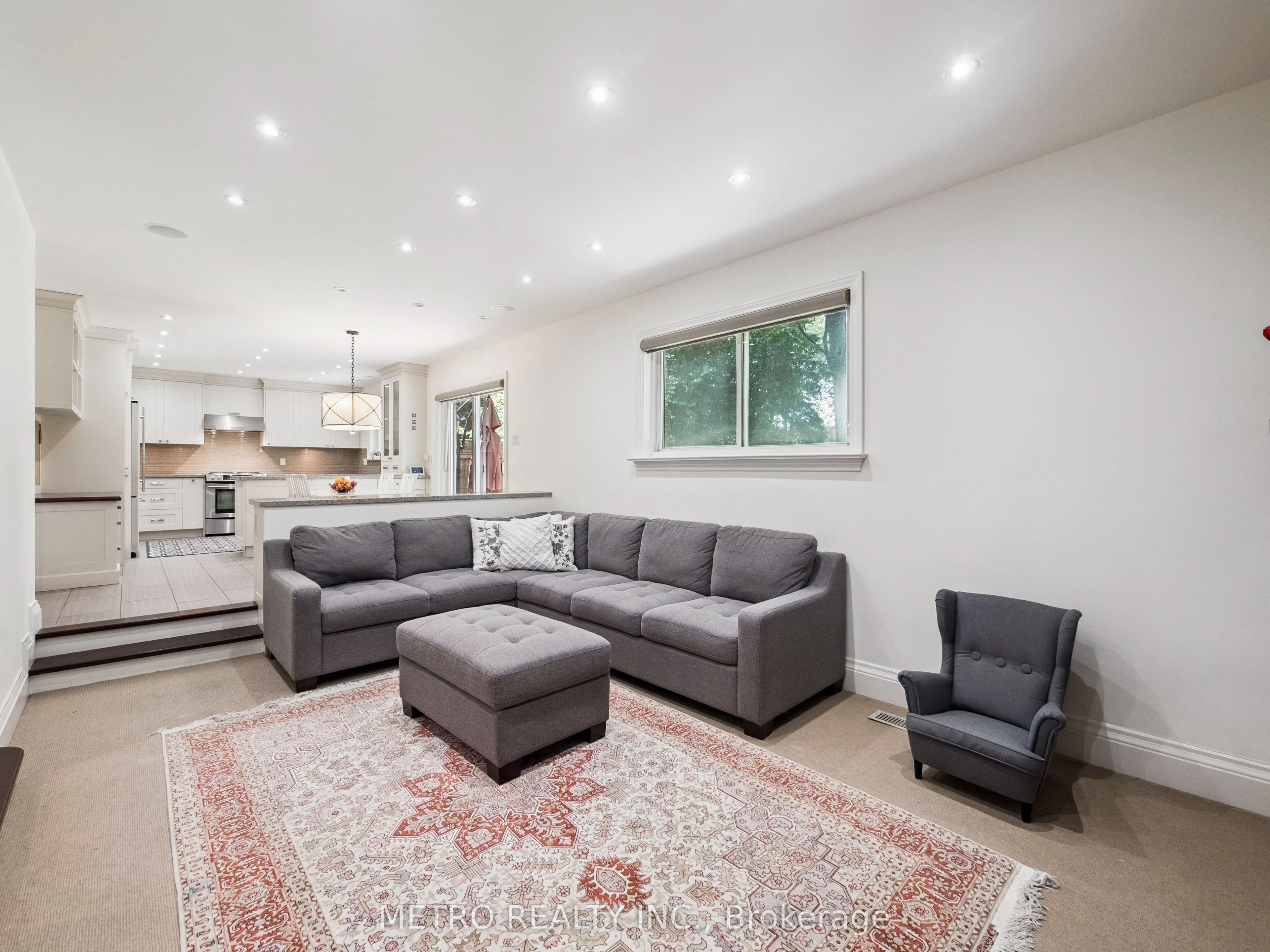 14 Village Squire Lane