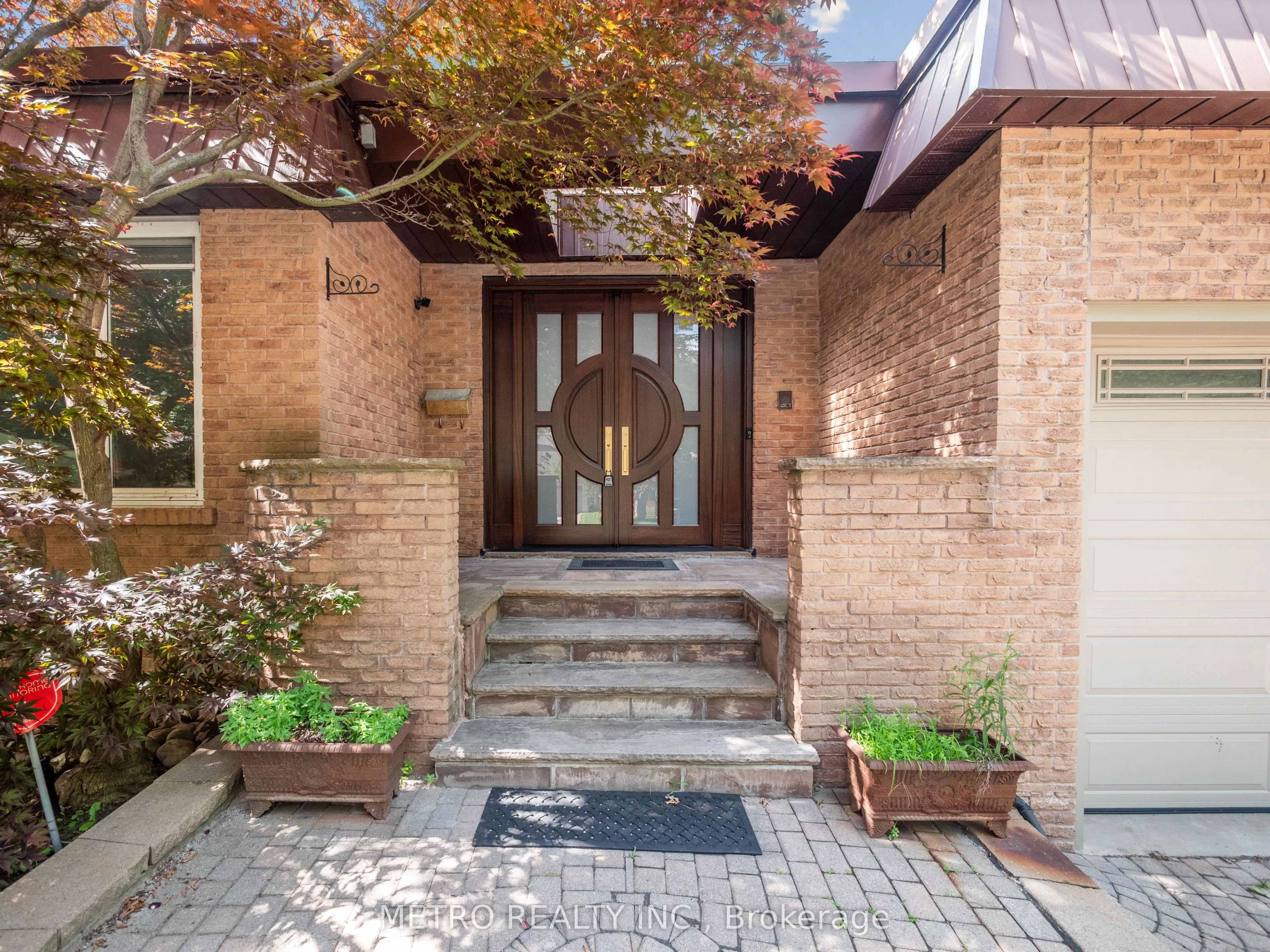 14 Village Squire Lane