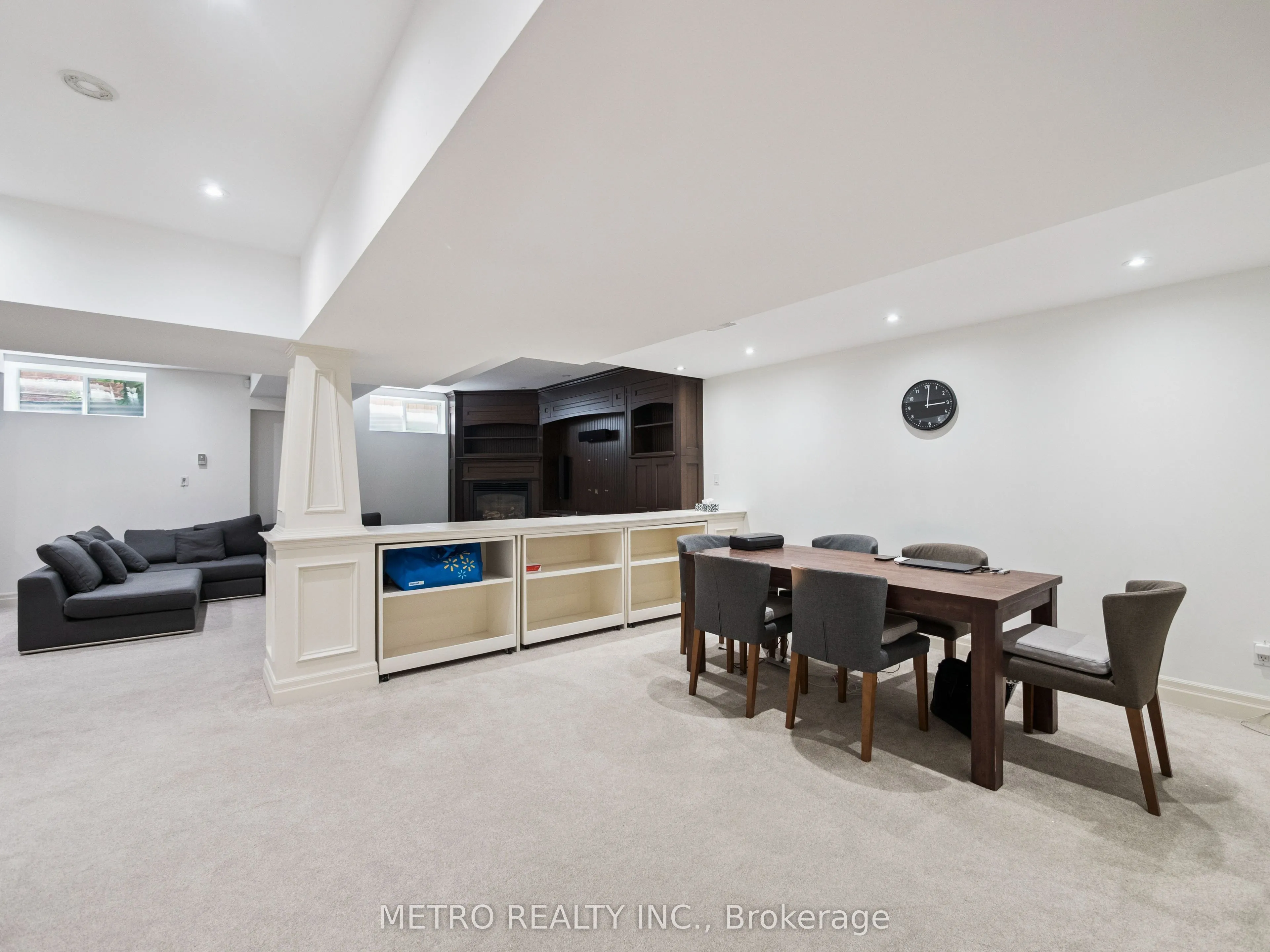 14 Village Squire Lane