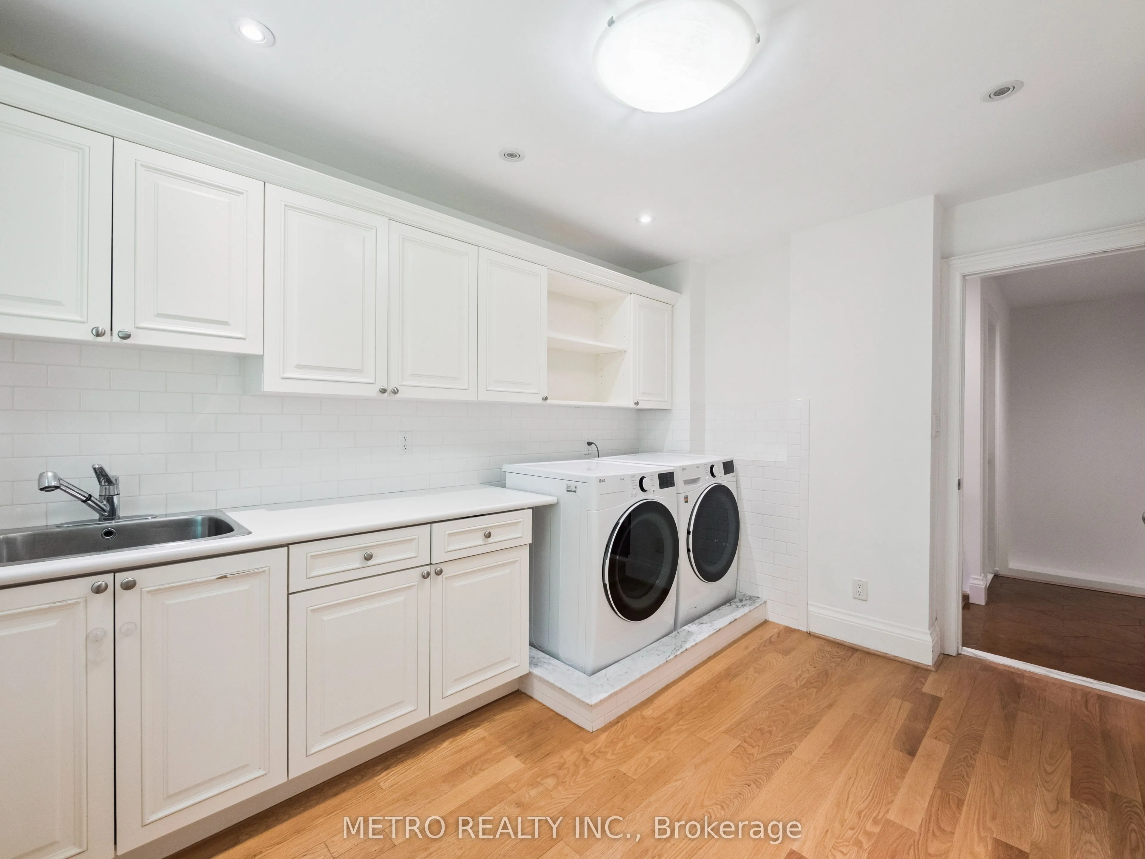 14 Village Squire Lane