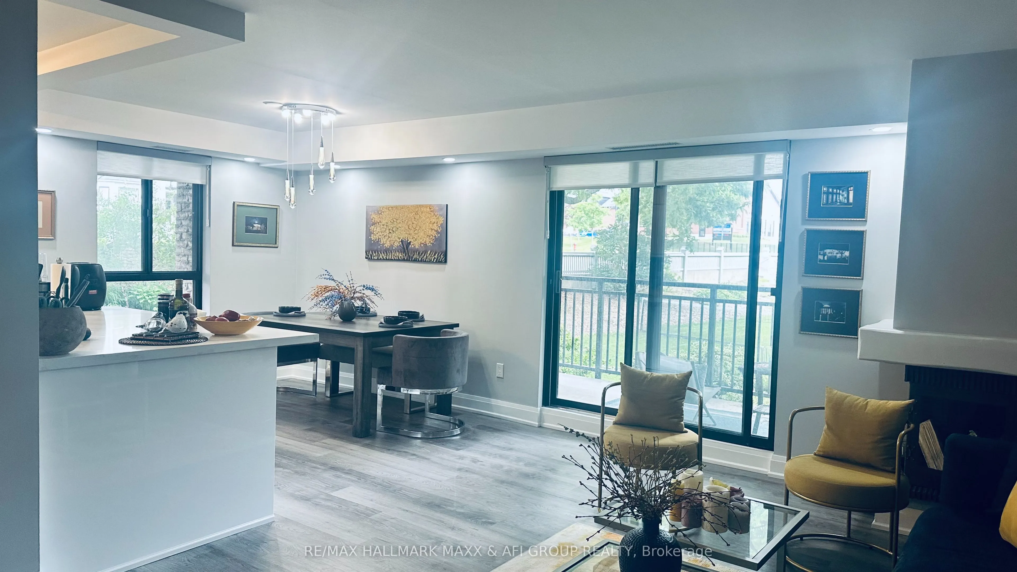 15390 Yonge Street #201