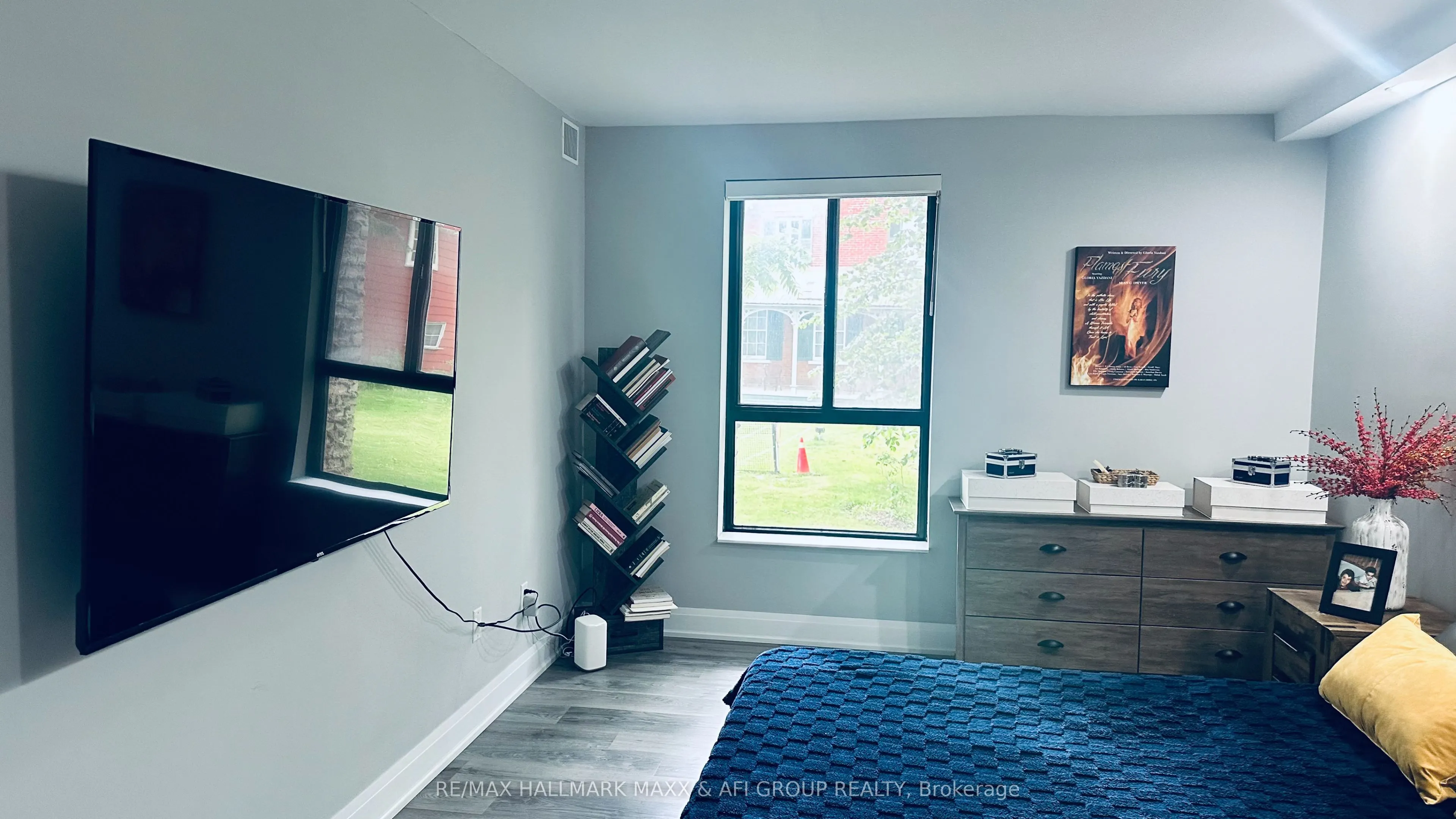 15390 Yonge Street #201