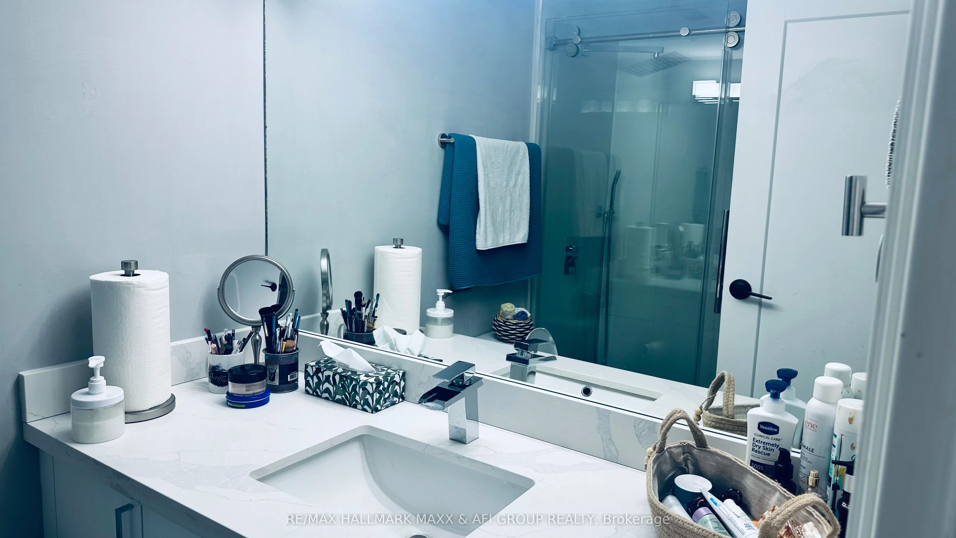 15390 Yonge Street #201