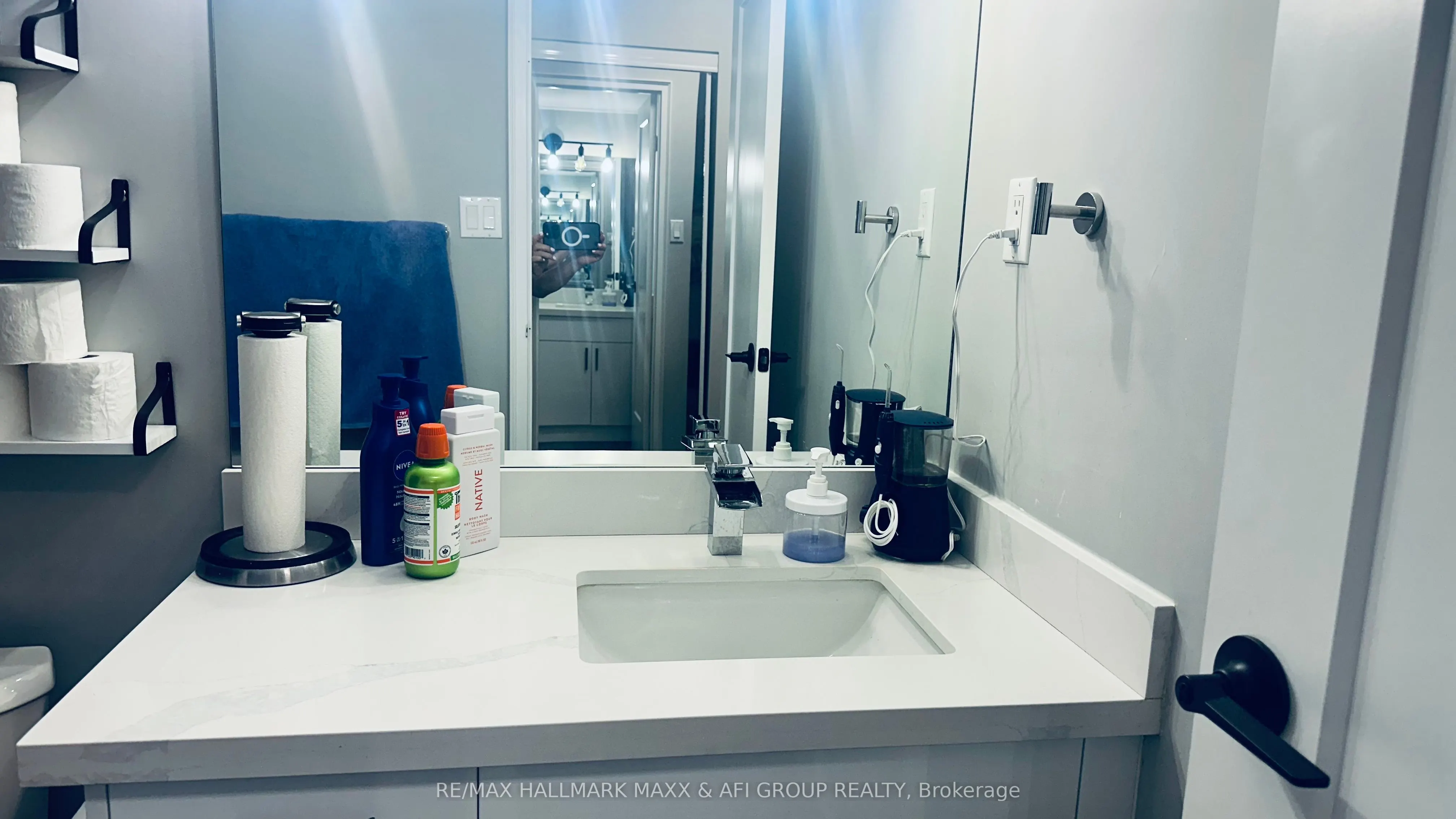 15390 Yonge Street #201