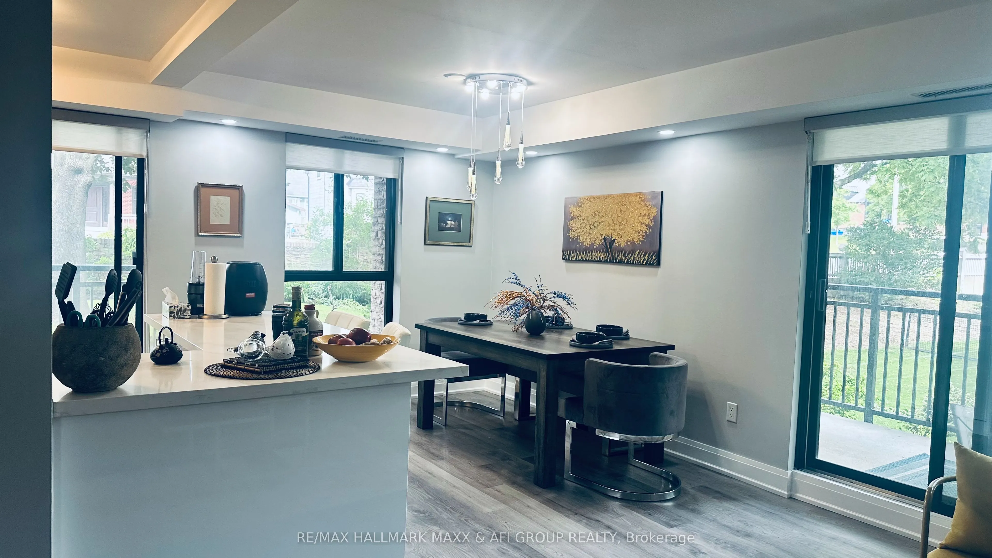 15390 Yonge Street #201