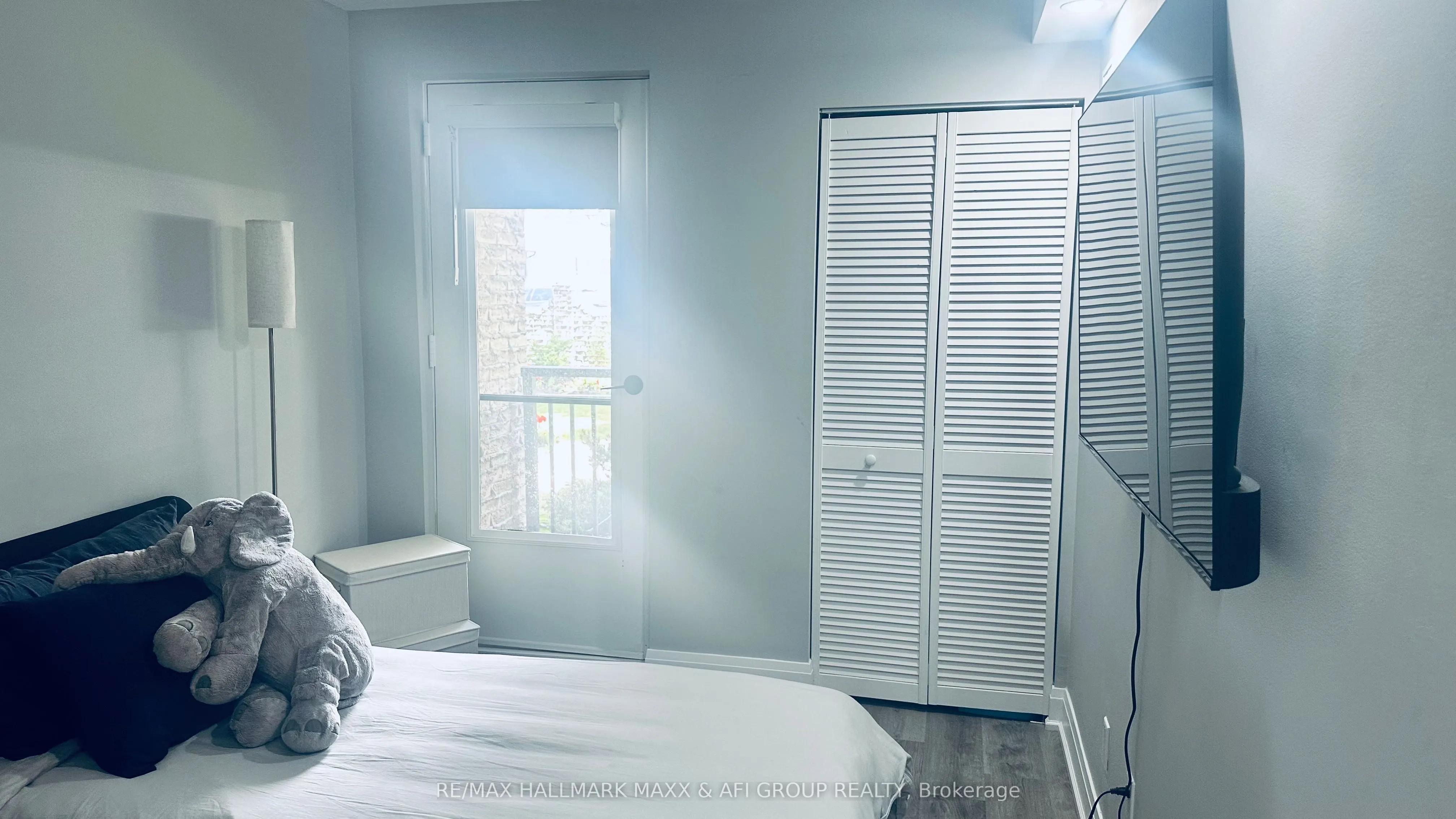 15390 Yonge Street #201