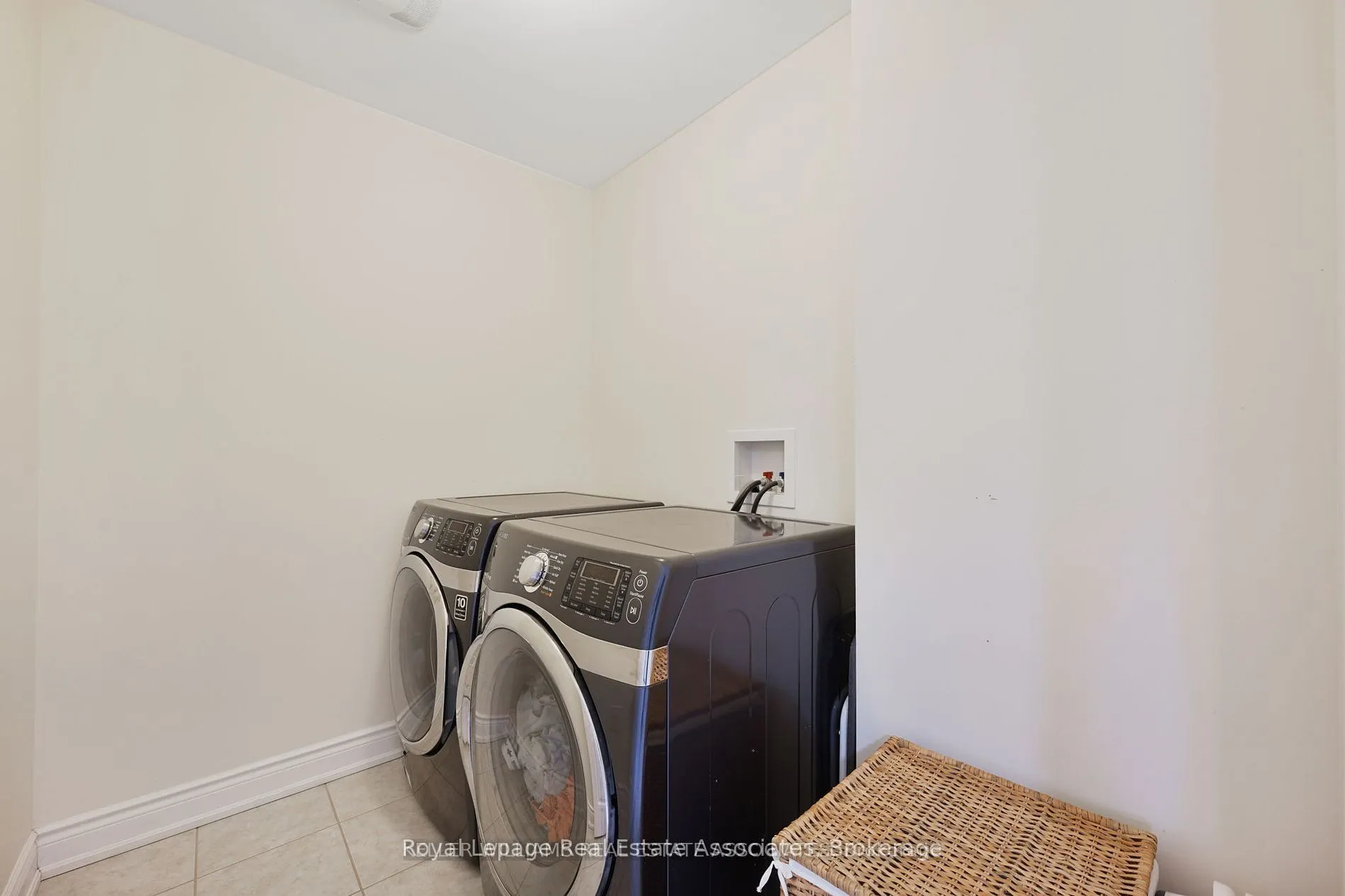 41 Mazarine Lane N
