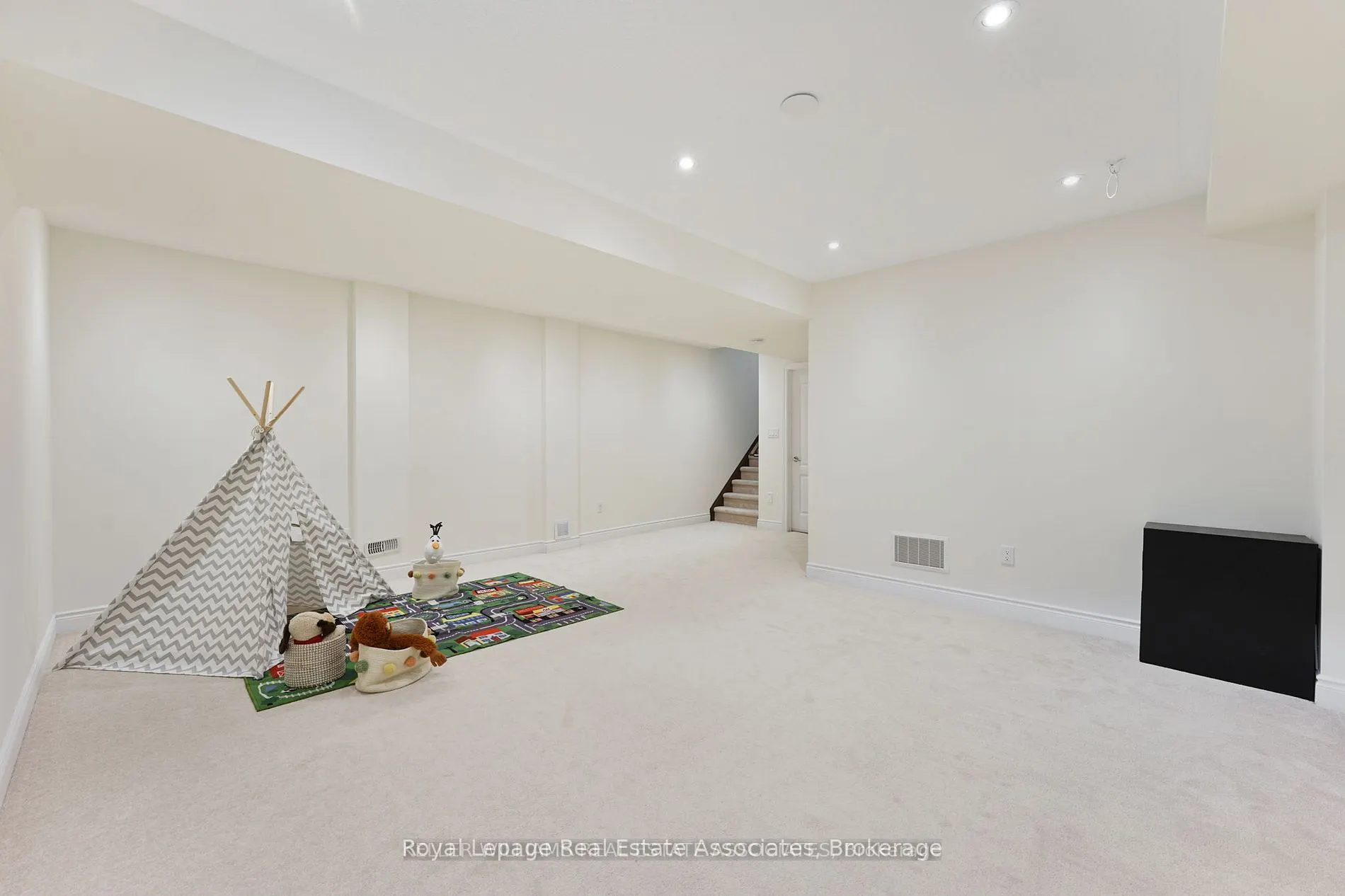 41 Mazarine Lane N