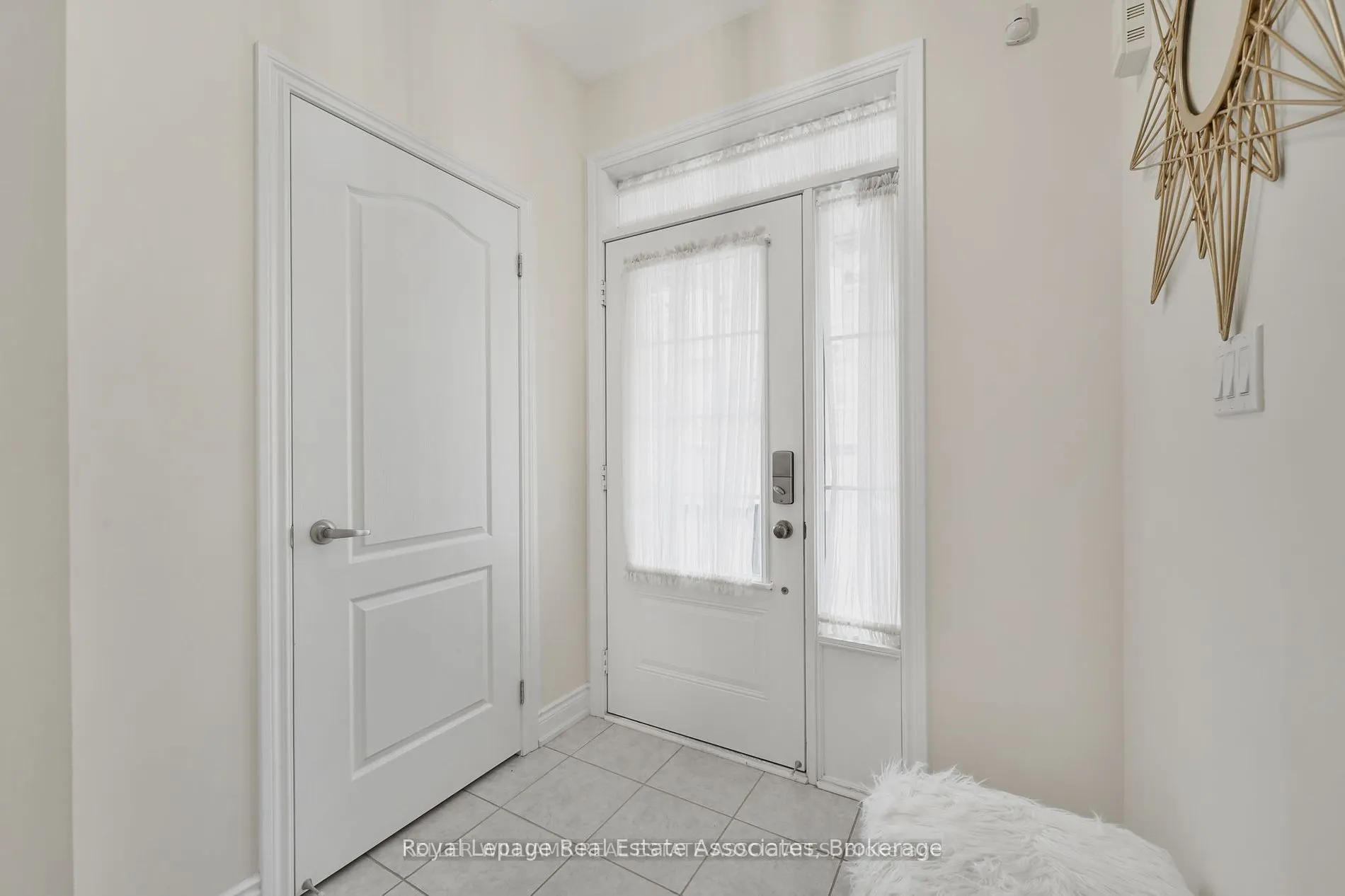 41 Mazarine Lane N