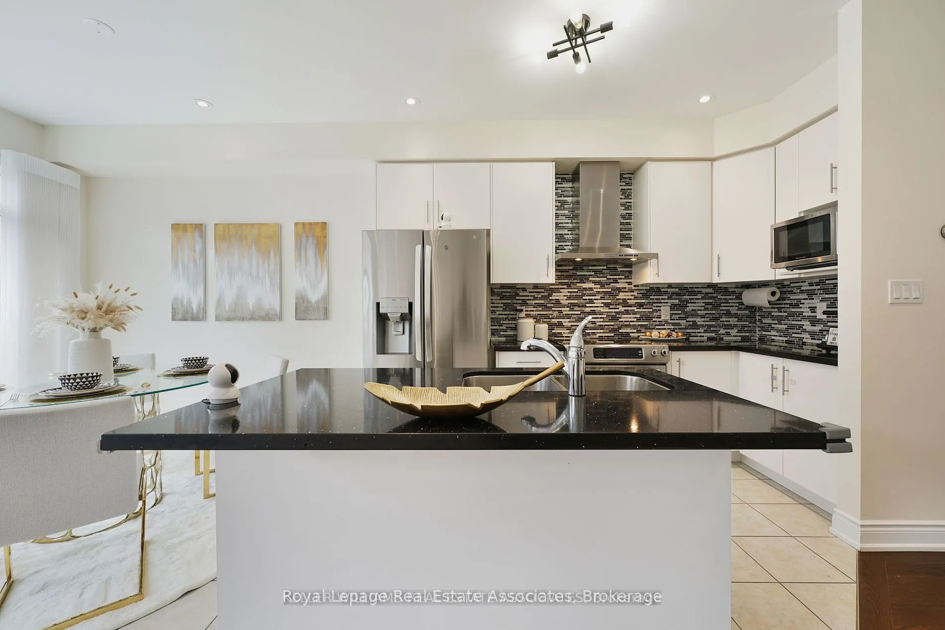 41 Mazarine Lane N